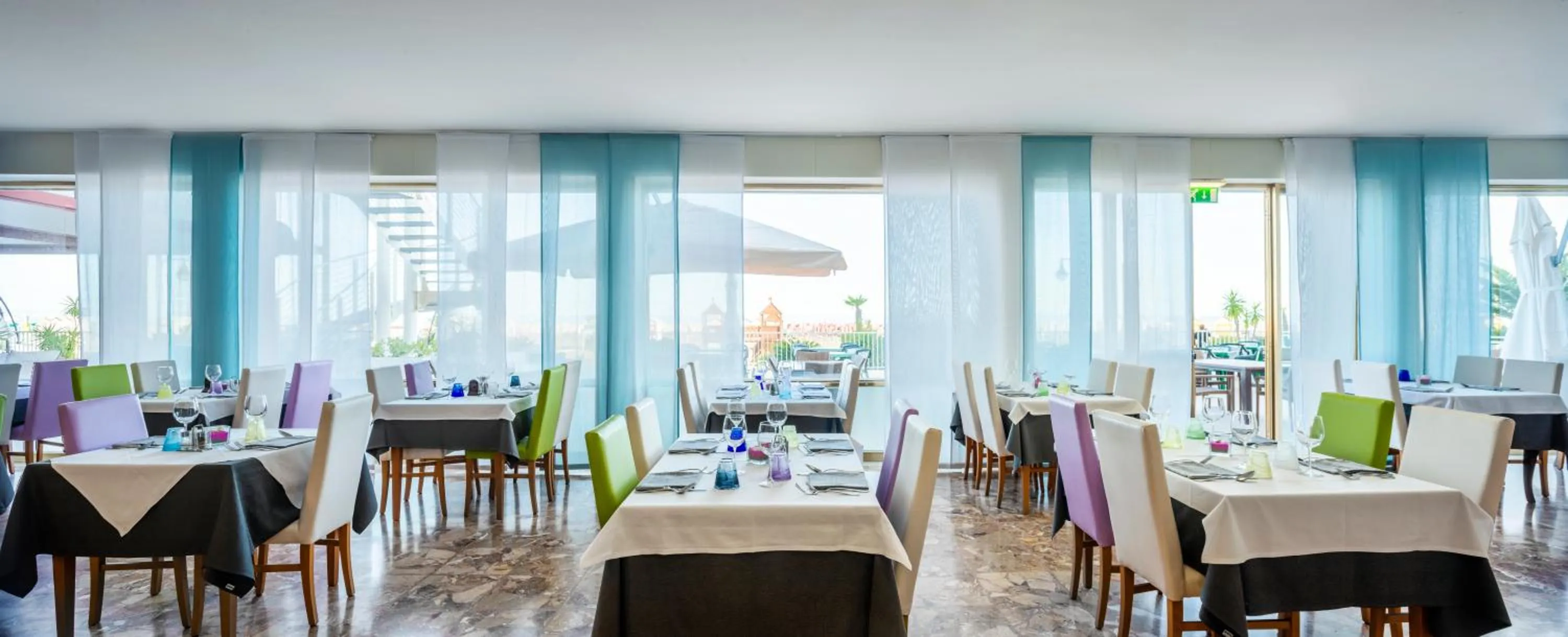 Restaurant/places to eat in Hotel Columbus