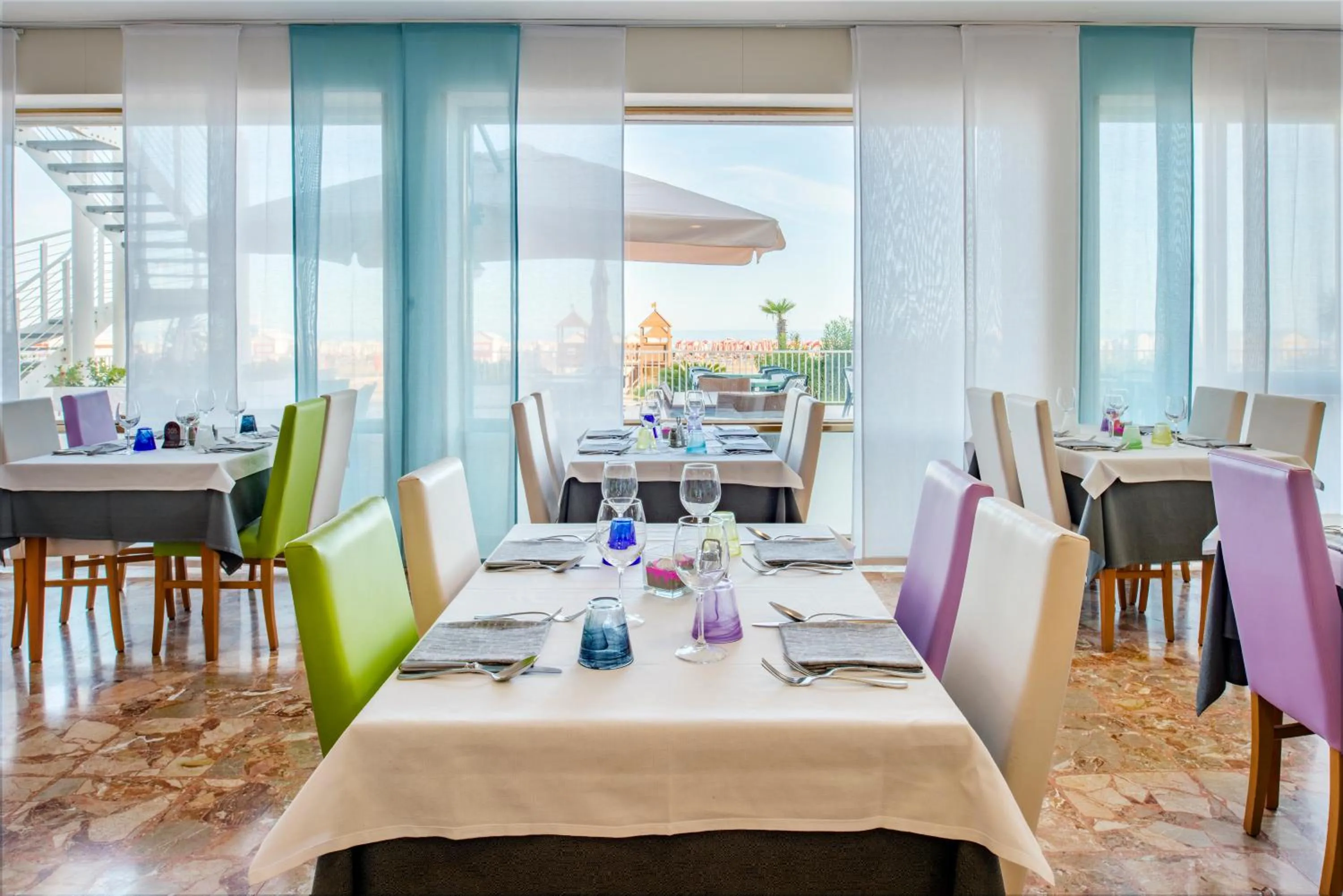 Restaurant/places to eat in Hotel Columbus