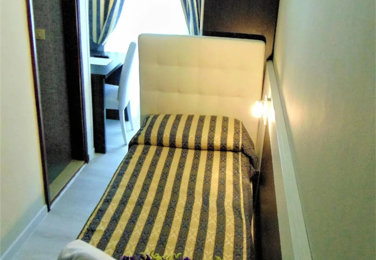 Bed in Hotel Columbus