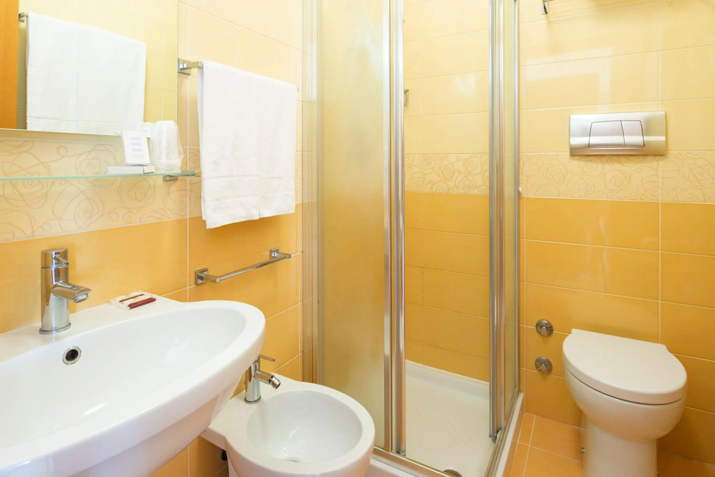 Shower in Hotel Columbus