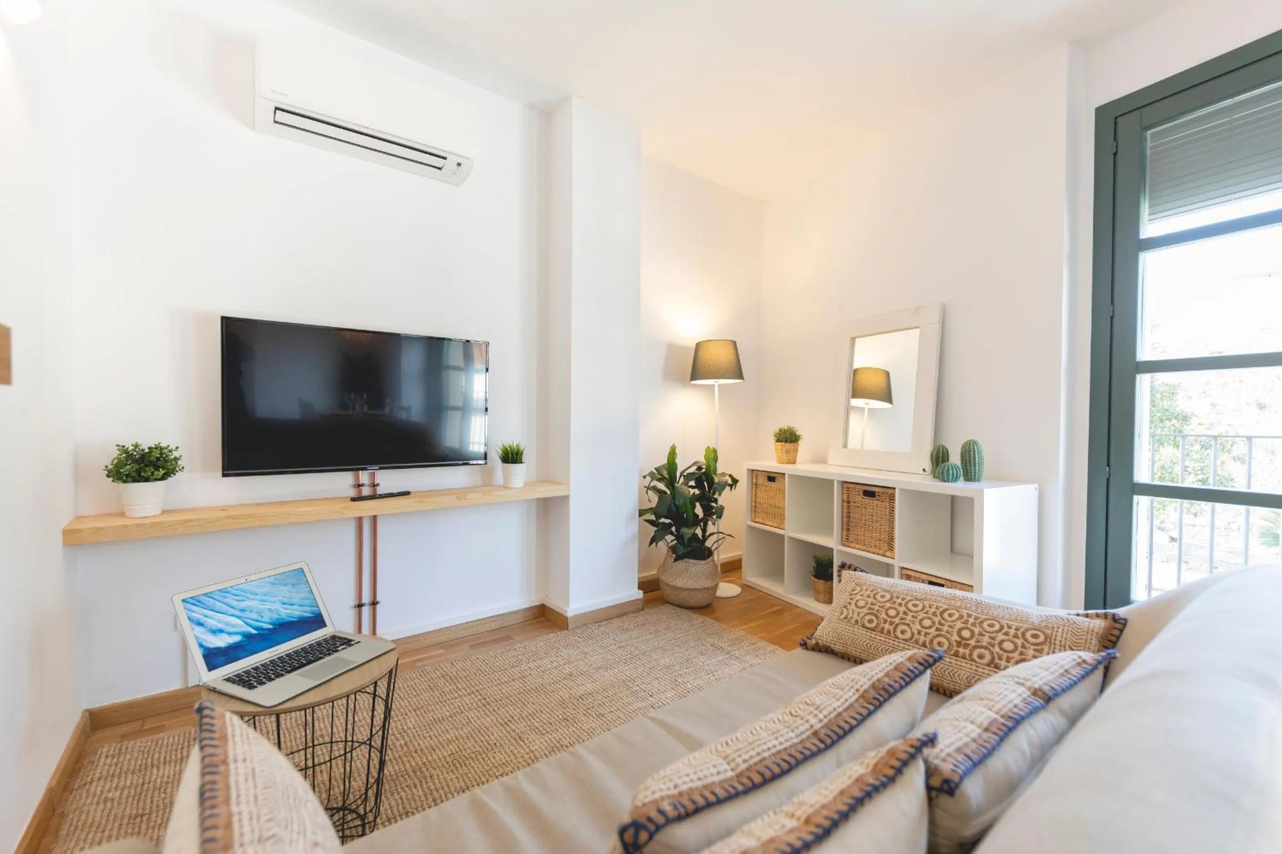 TV and multimedia in Bravissimo Sant Pau, cozy apartment in the centre