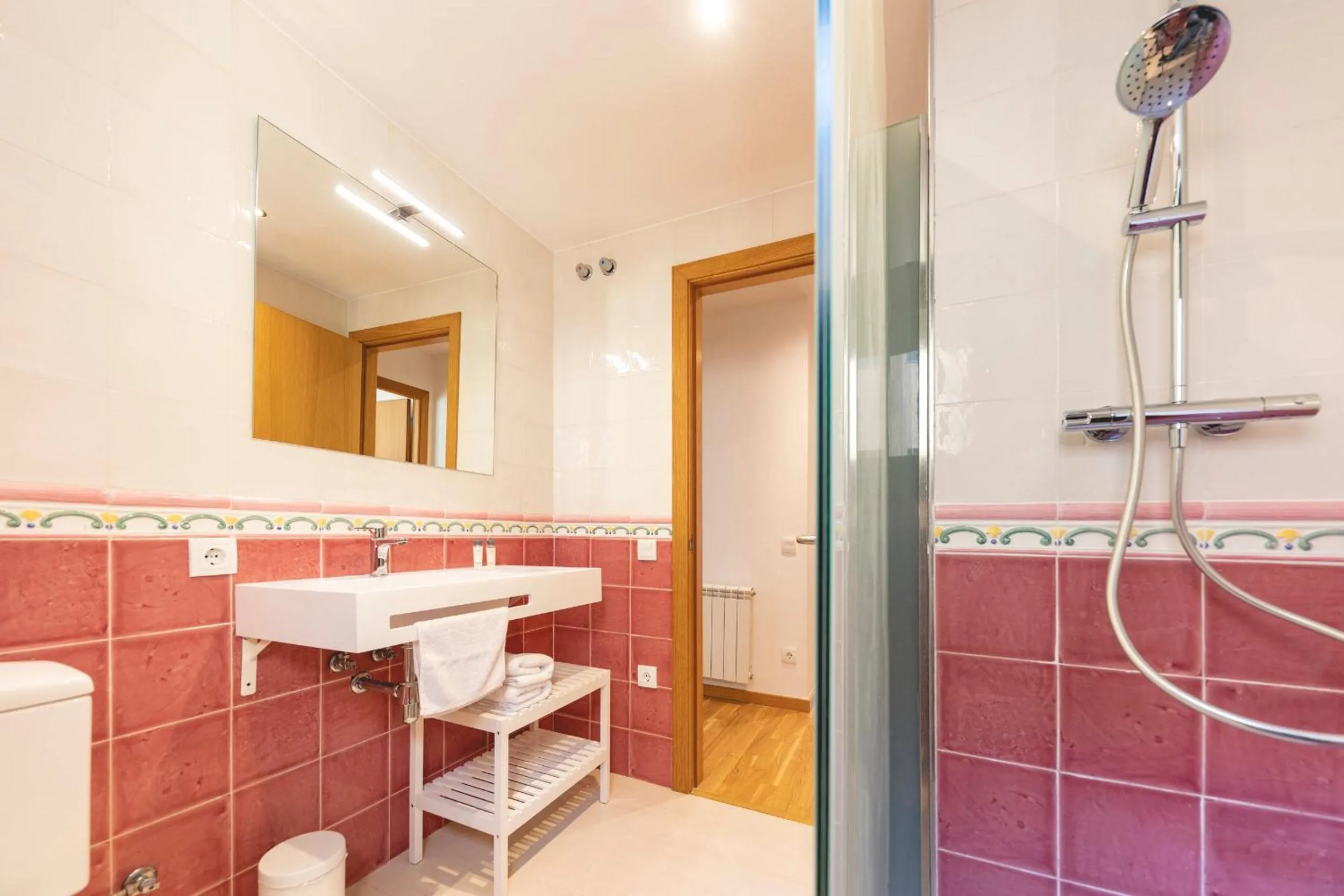 Shower in Bravissimo Sant Pau, cozy apartment in the centre