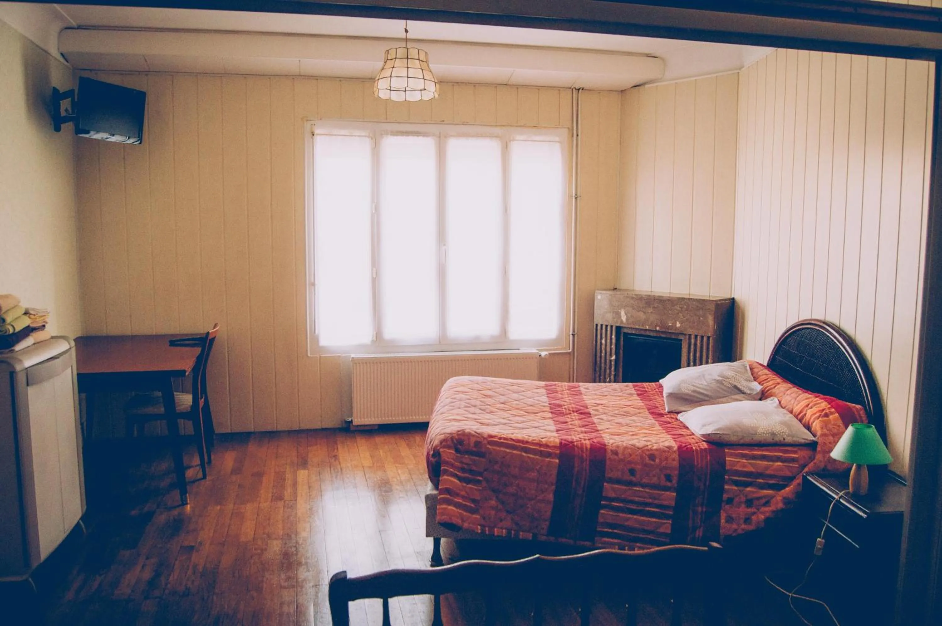 Bed in Hotel Restaurant Maurice