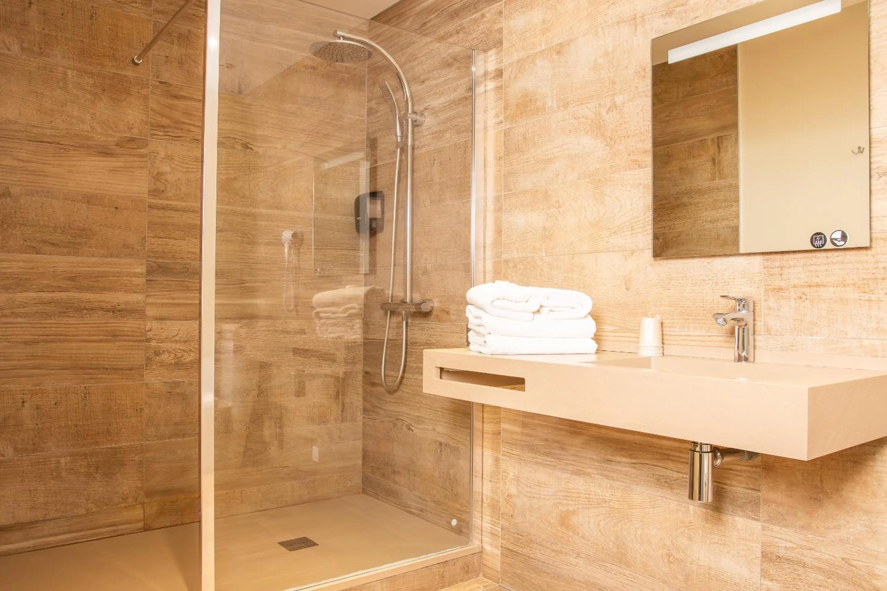 Shower in DOMAINE ST GERMER