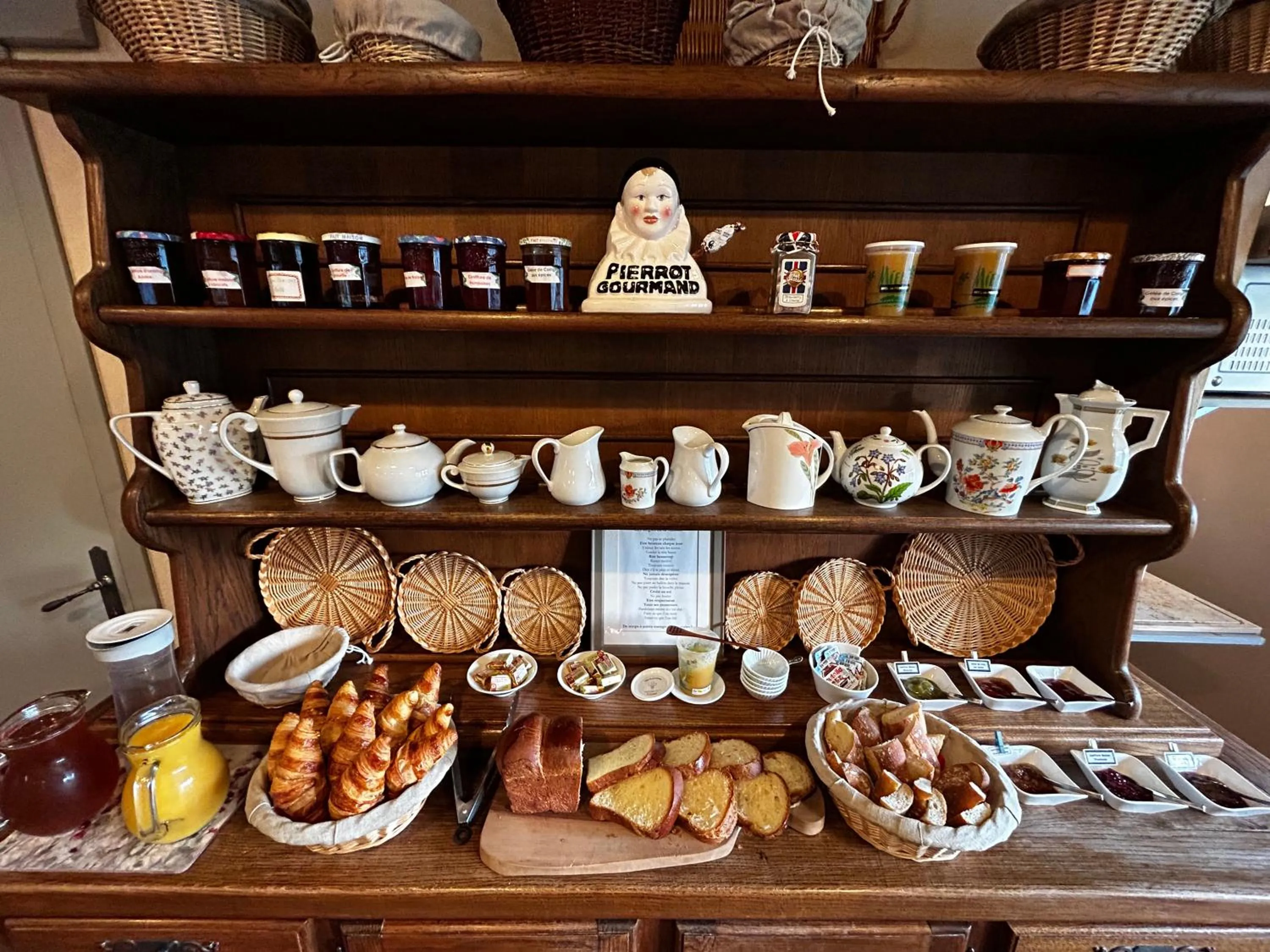 Food and drinks in DOMAINE ST GERMER