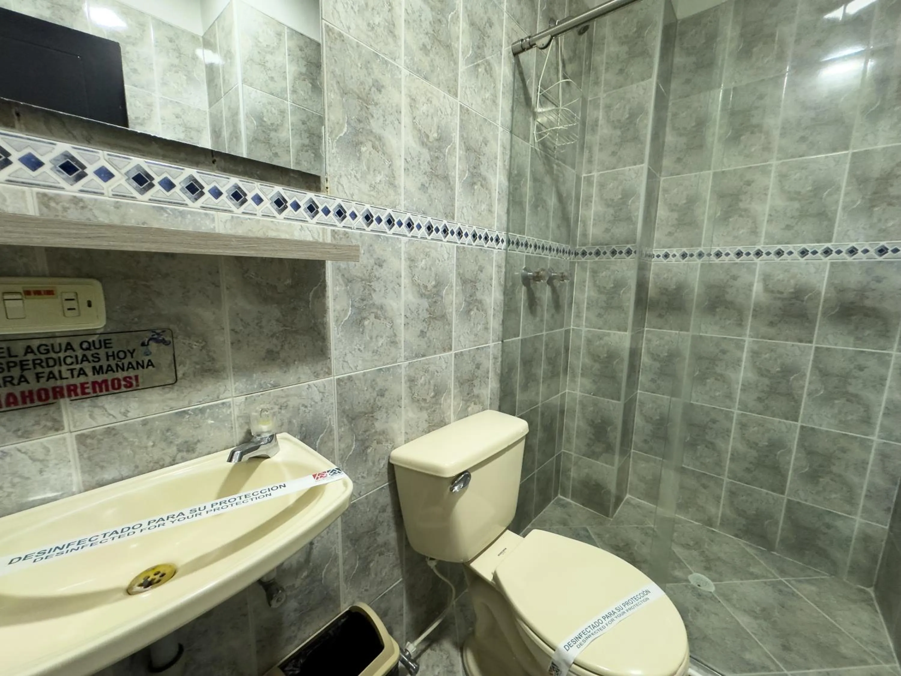 Bathroom in Hotel Macedonia Plaza Medellin