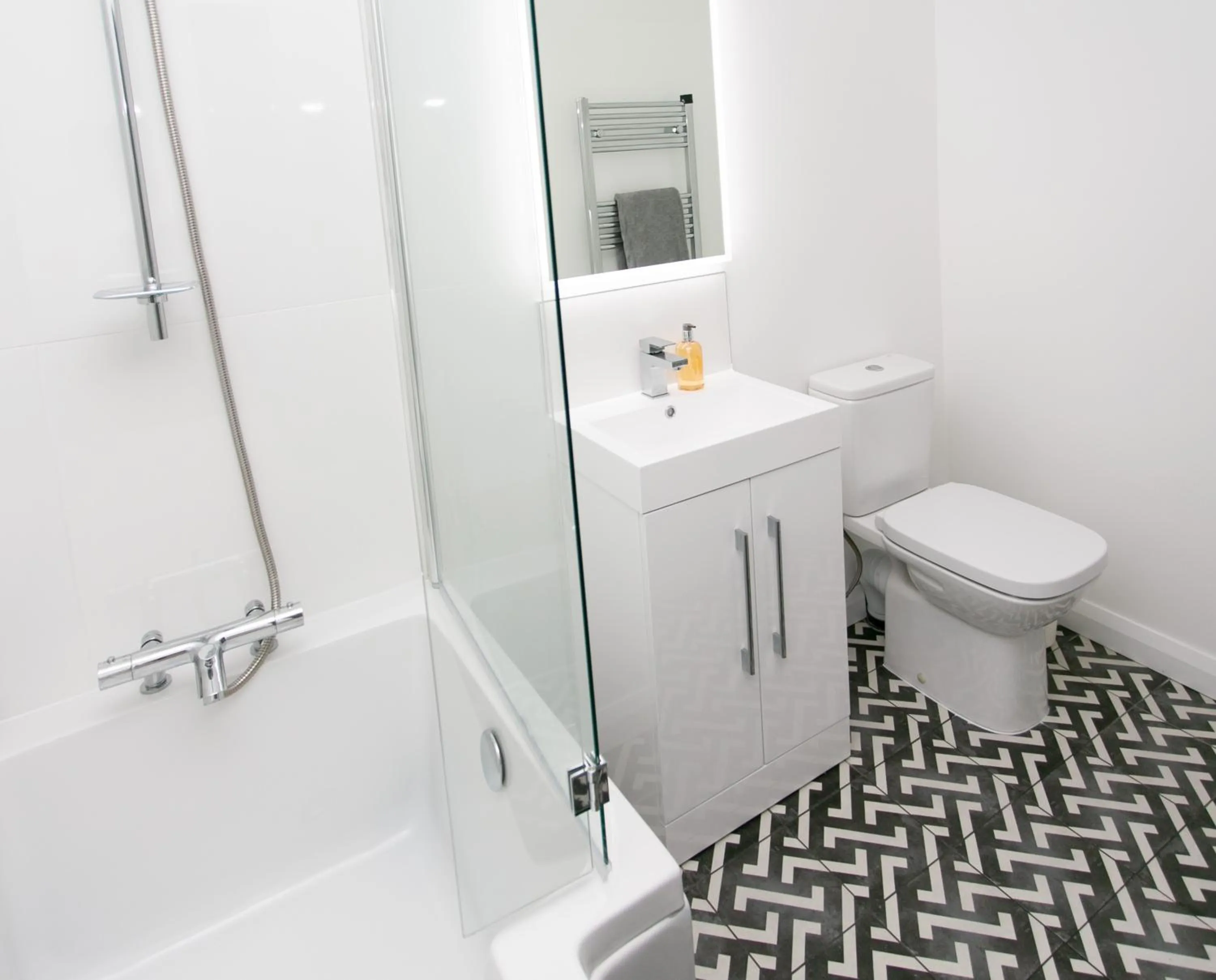 Bathroom in 107 Eglinton Street