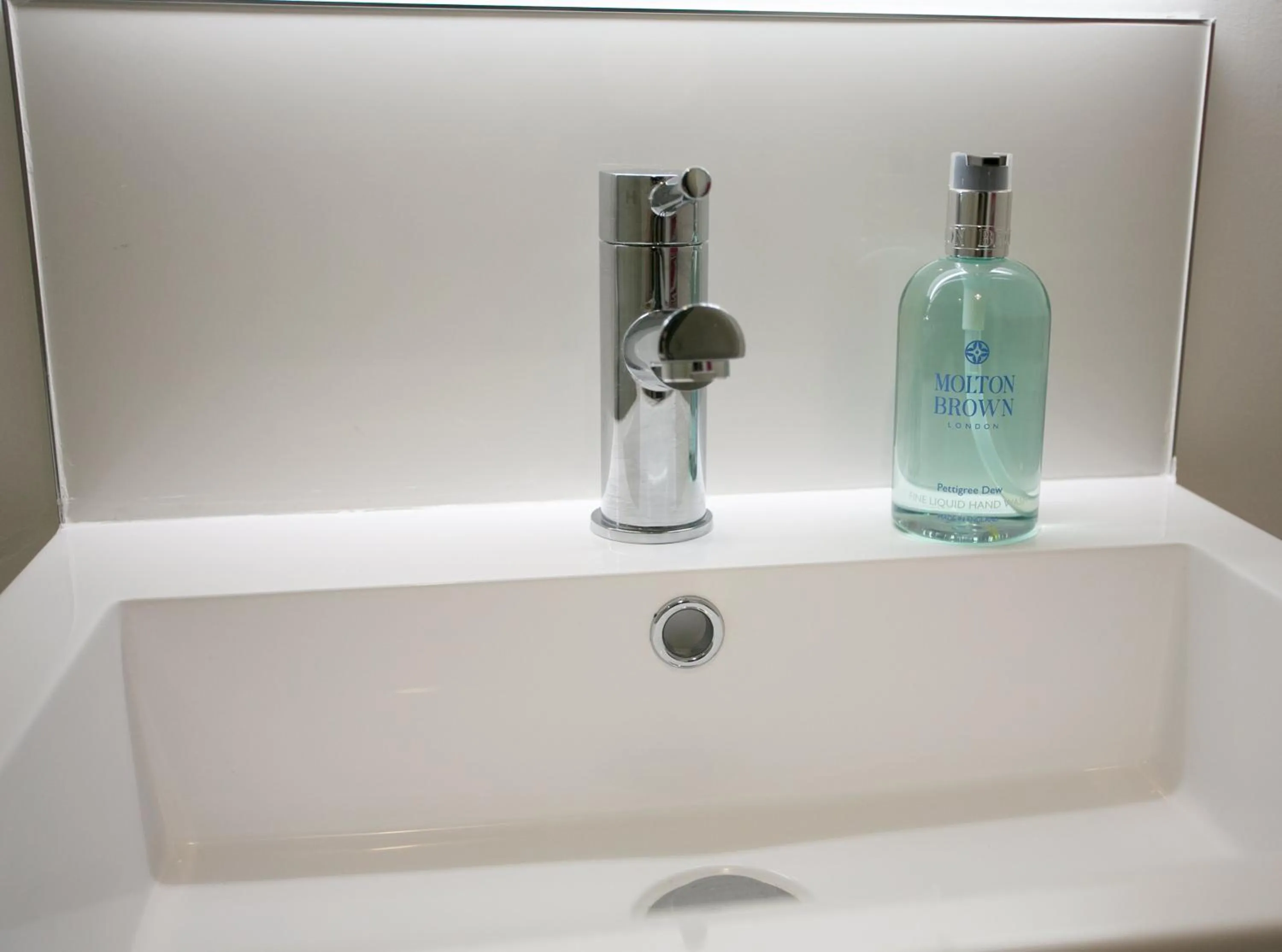 Bathroom in 107 Eglinton Street