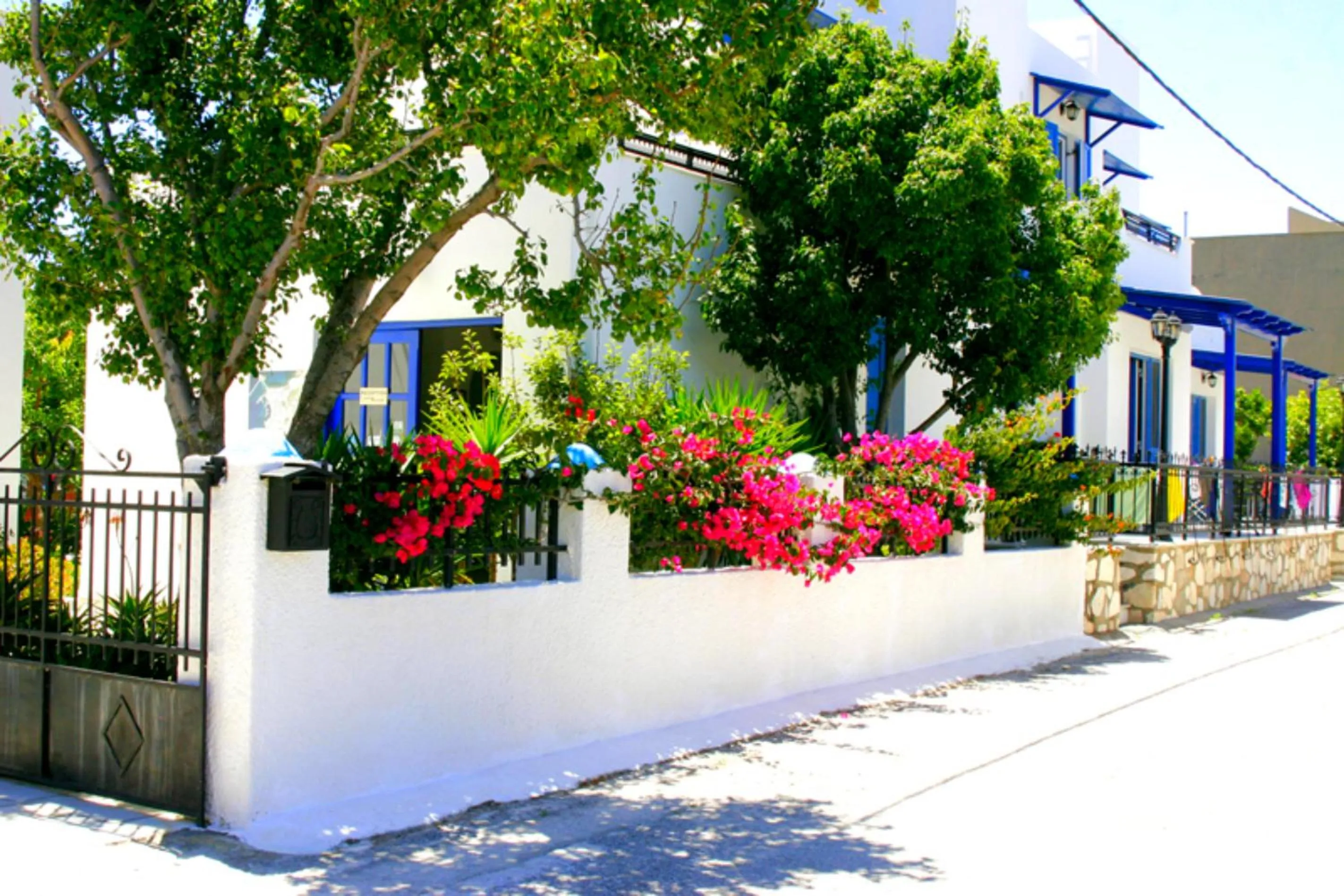 Facade/entrance in Dedalos Studios Naxos