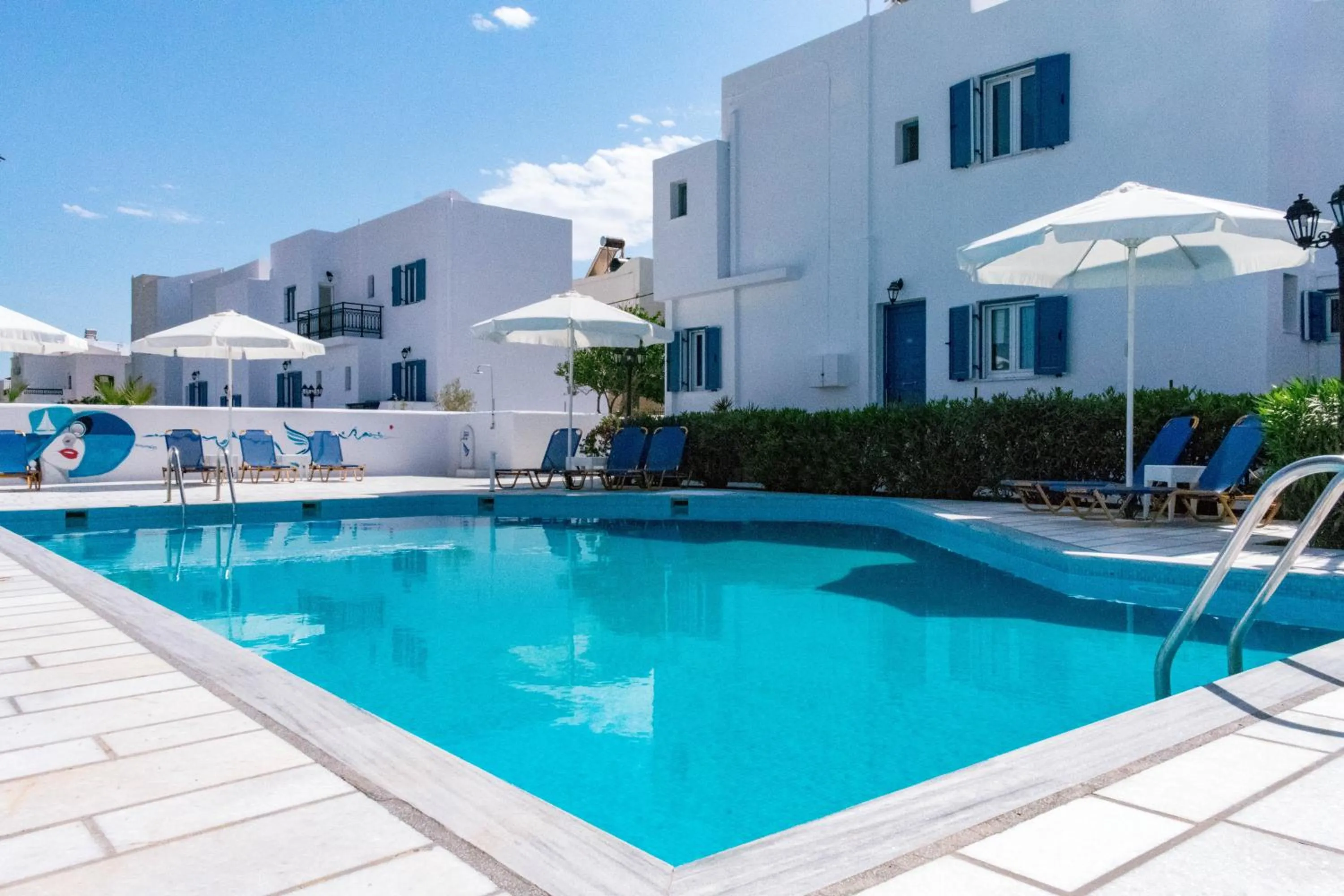 Swimming pool in Dedalos Studios Naxos
