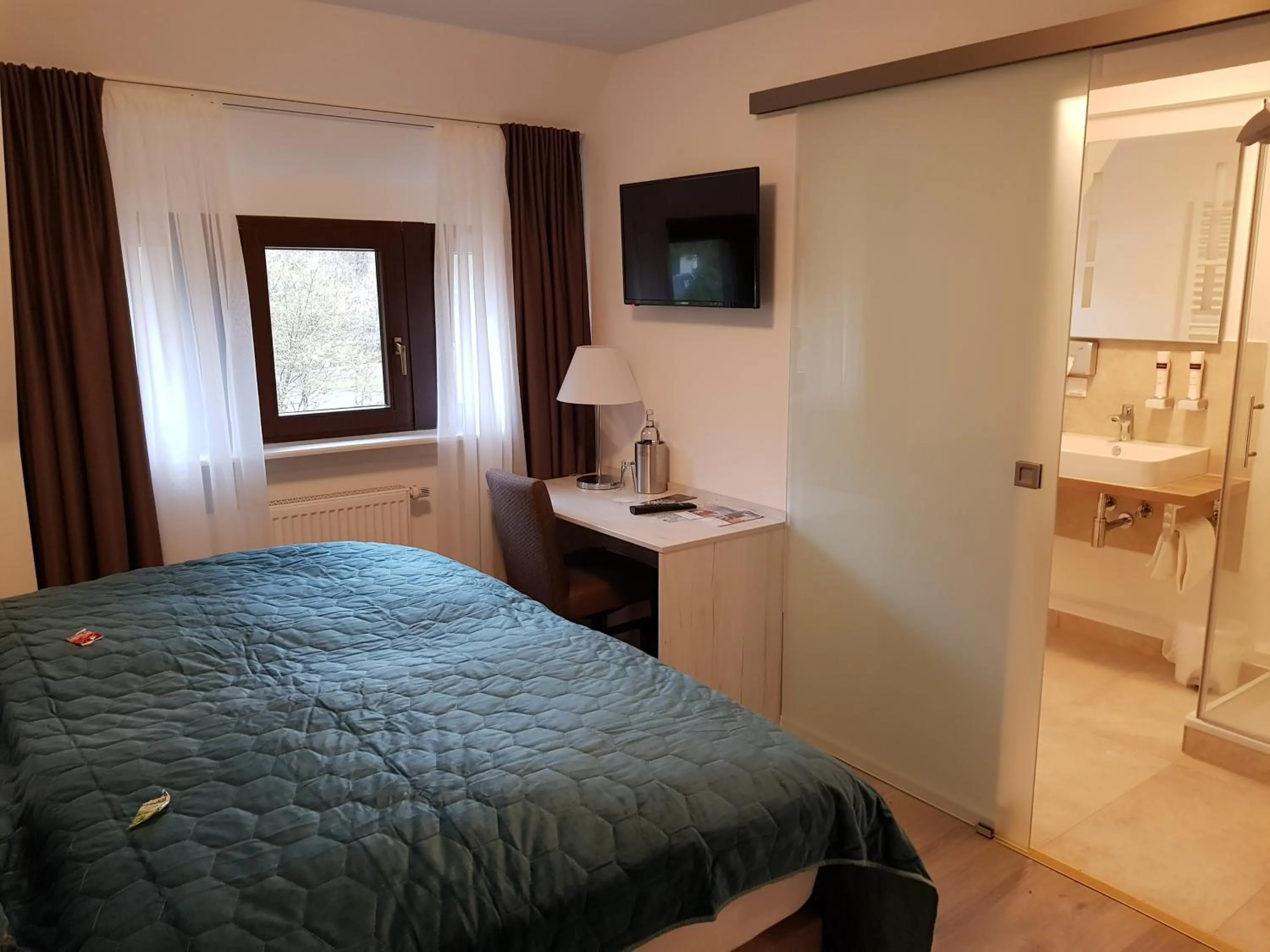 Photo of the whole room, Bed in Oberwaldhaus