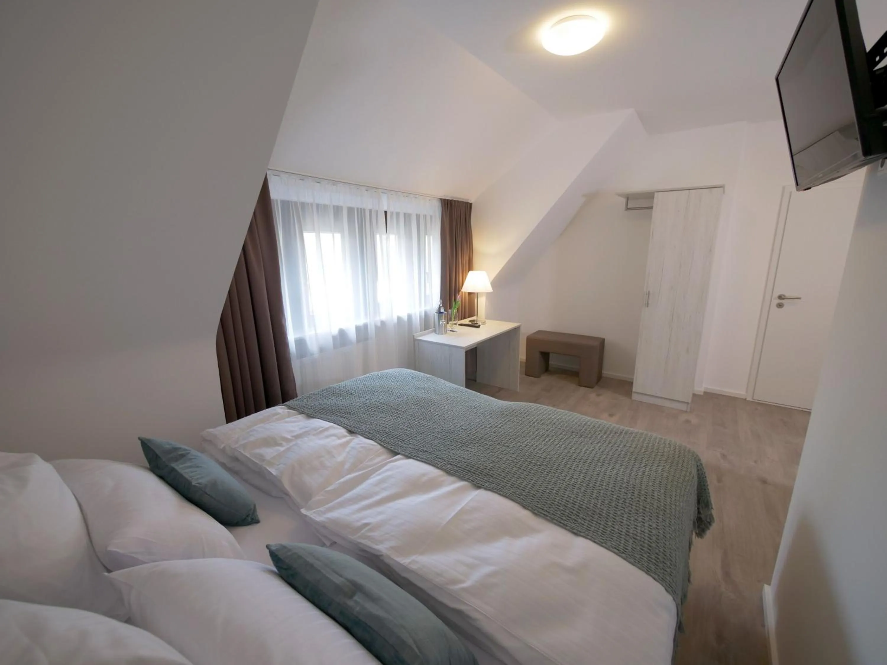 Photo of the whole room, Bed in Oberwaldhaus