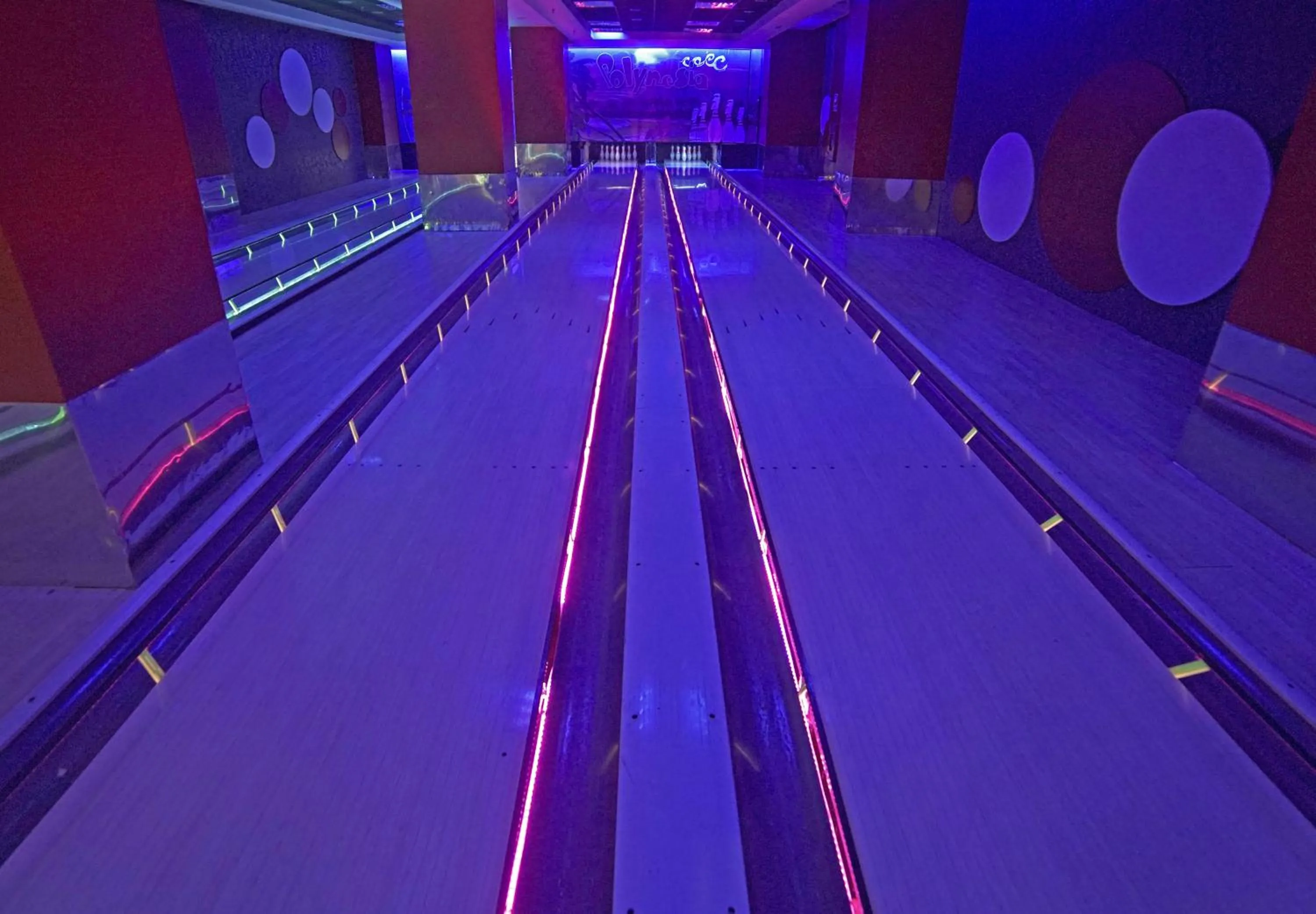 Bowling in Holiday World Polynesia