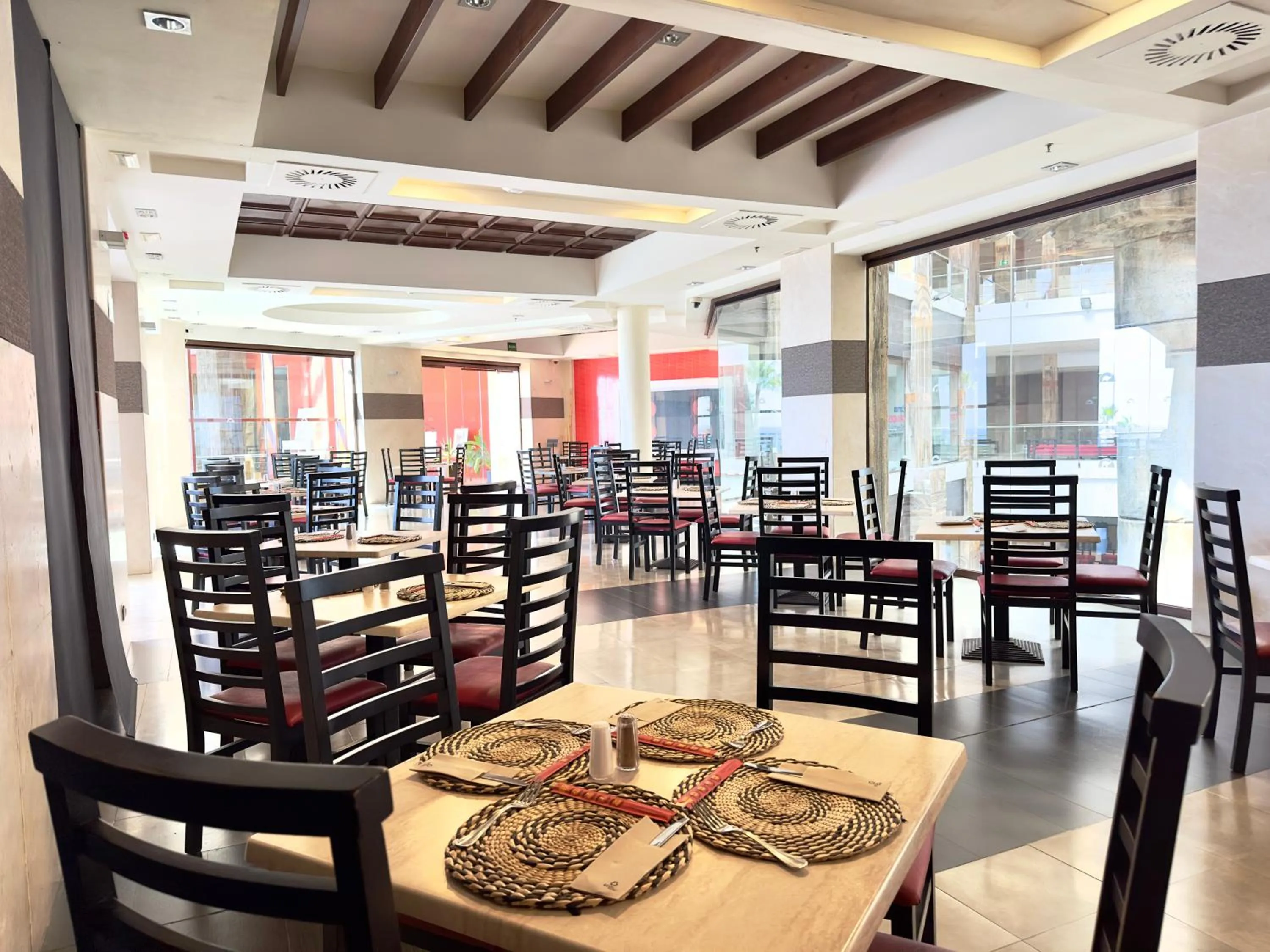 Restaurant/places to eat in Holiday World Polynesia