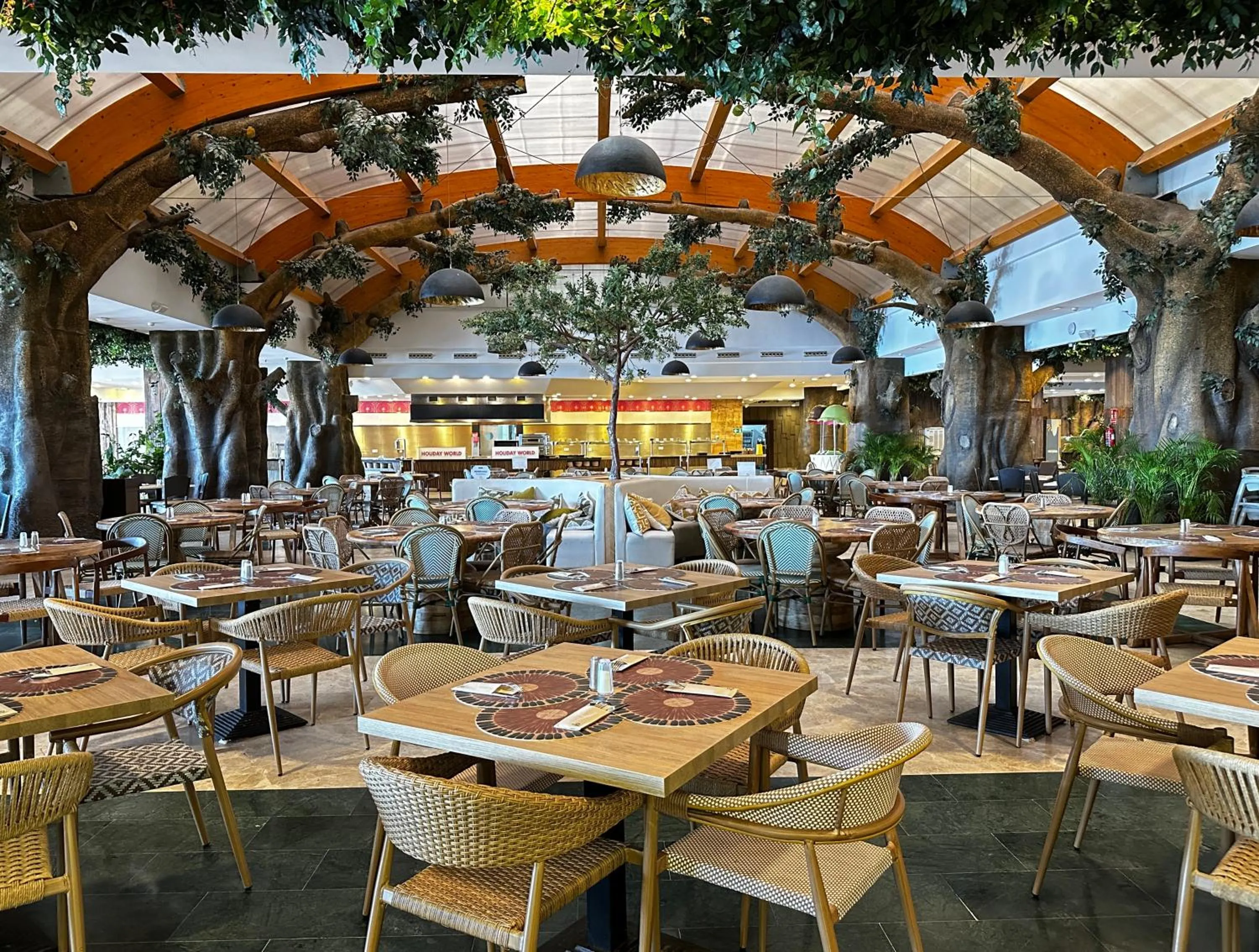 Restaurant/places to eat in Holiday World Polynesia