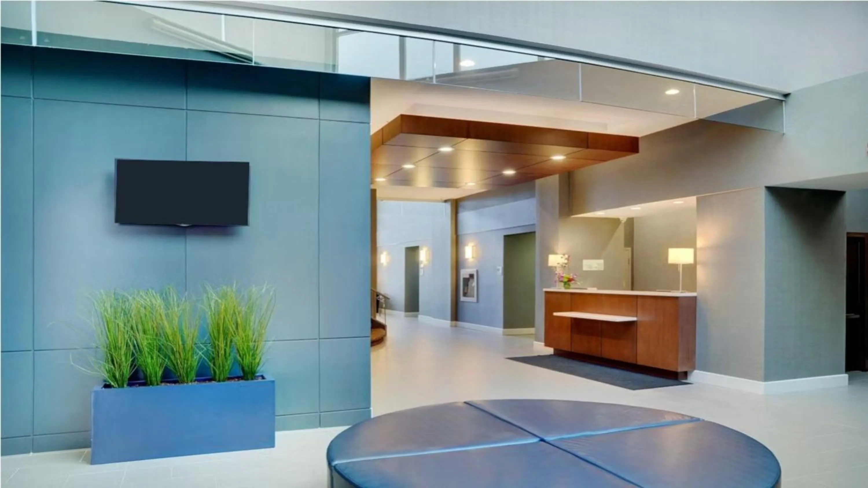 Property building in Holiday Inn Hotel & Suites London by IHG