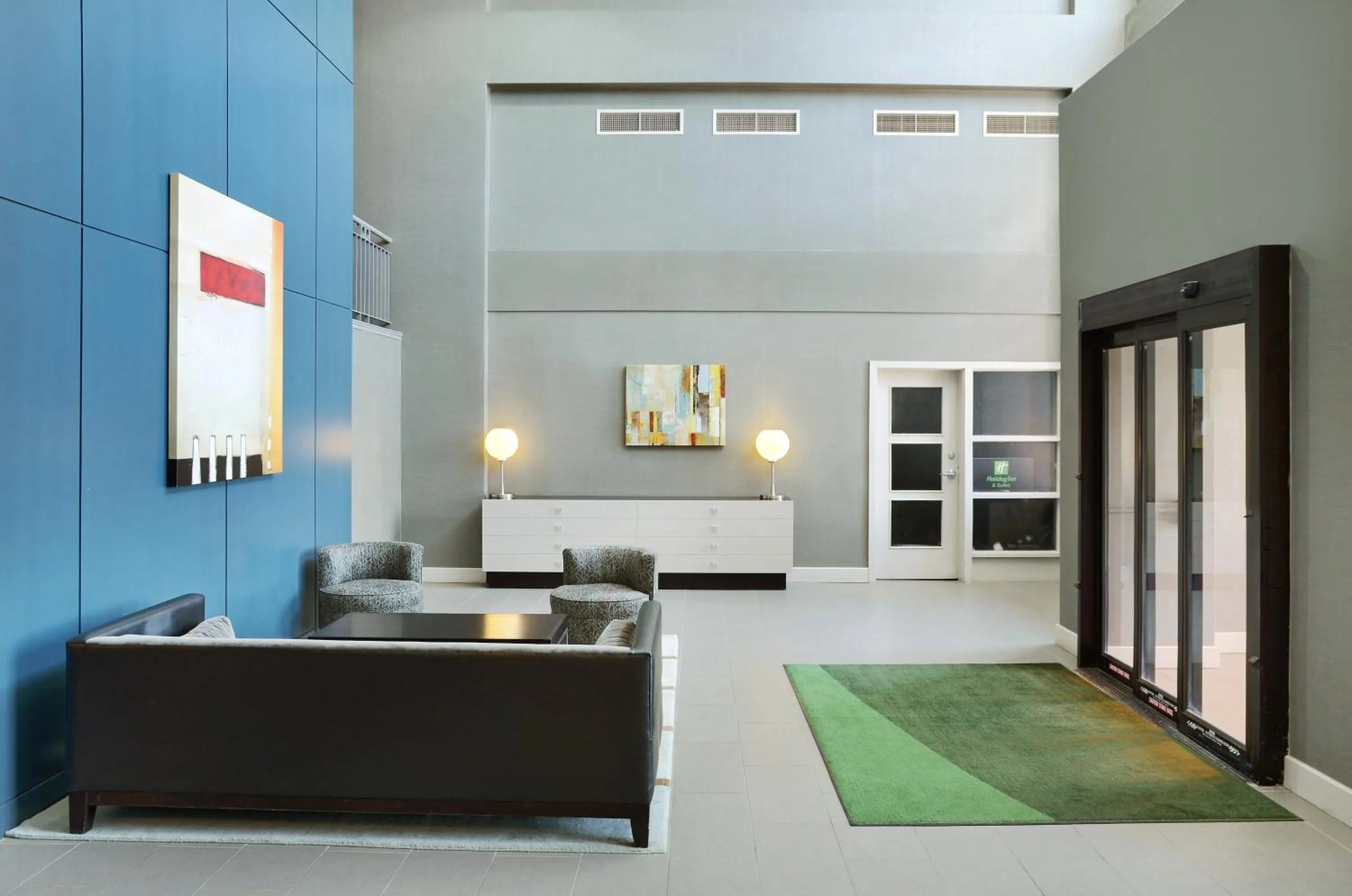 Property building in Holiday Inn Hotel & Suites London by IHG