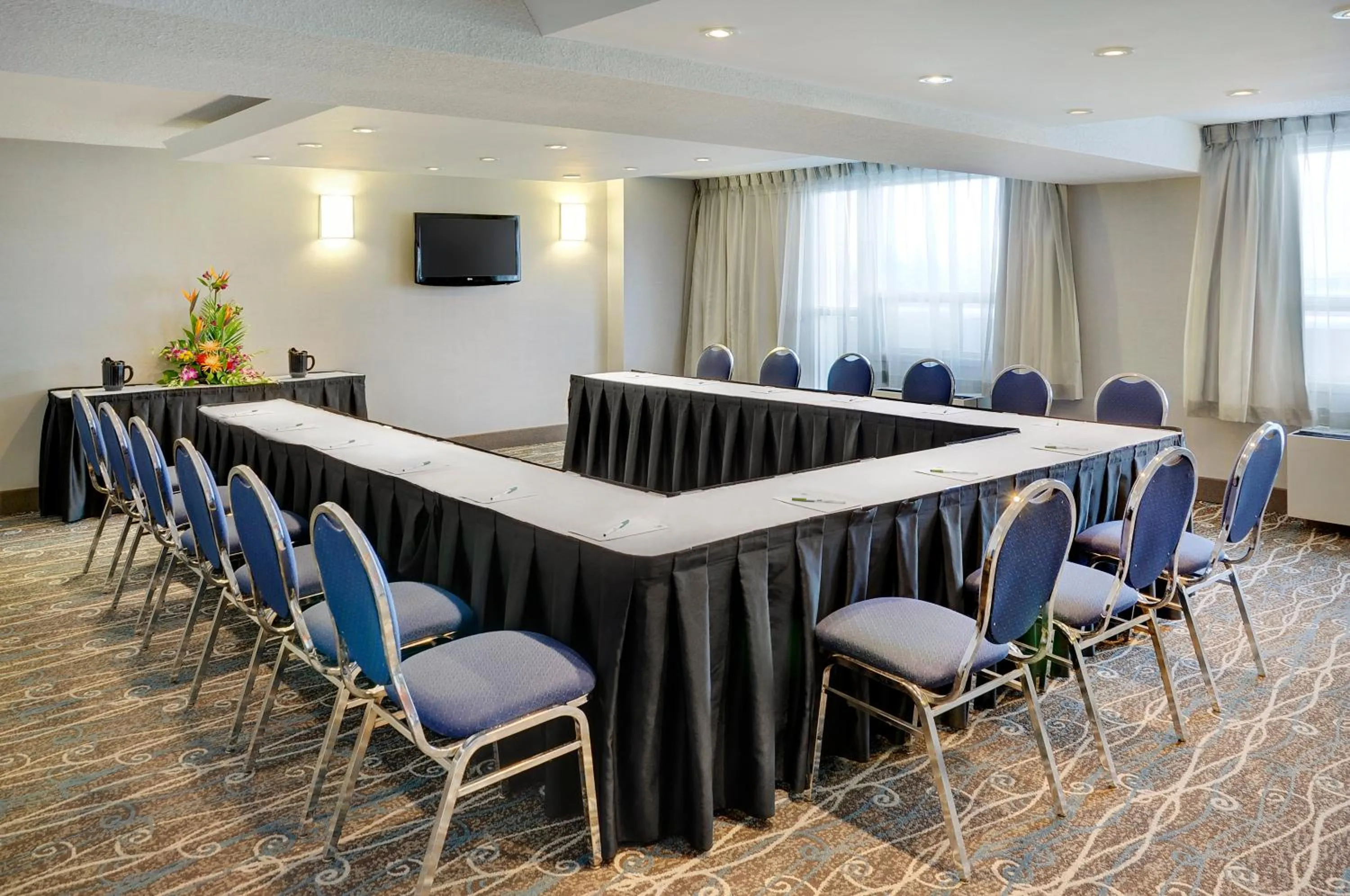 Meeting/conference room in Holiday Inn Hotel & Suites London by IHG