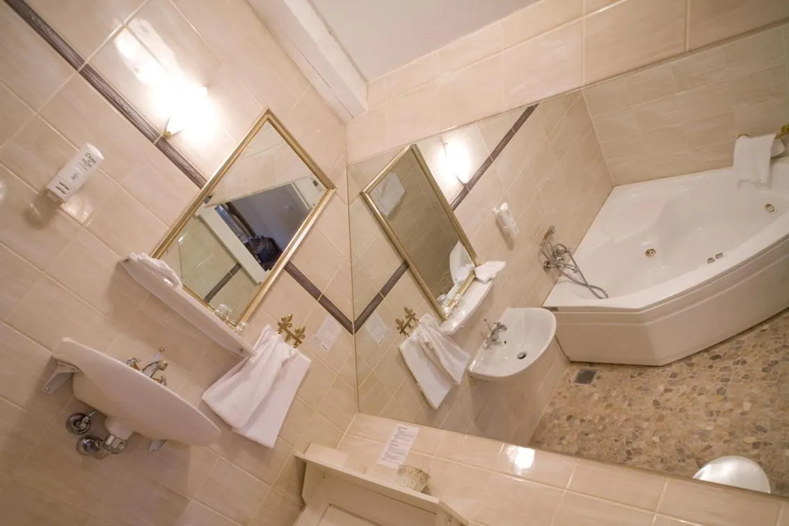 Bathroom in Tyrstrup Kro