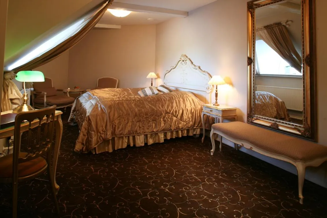 Photo of the whole room, Bed in Tyrstrup Kro