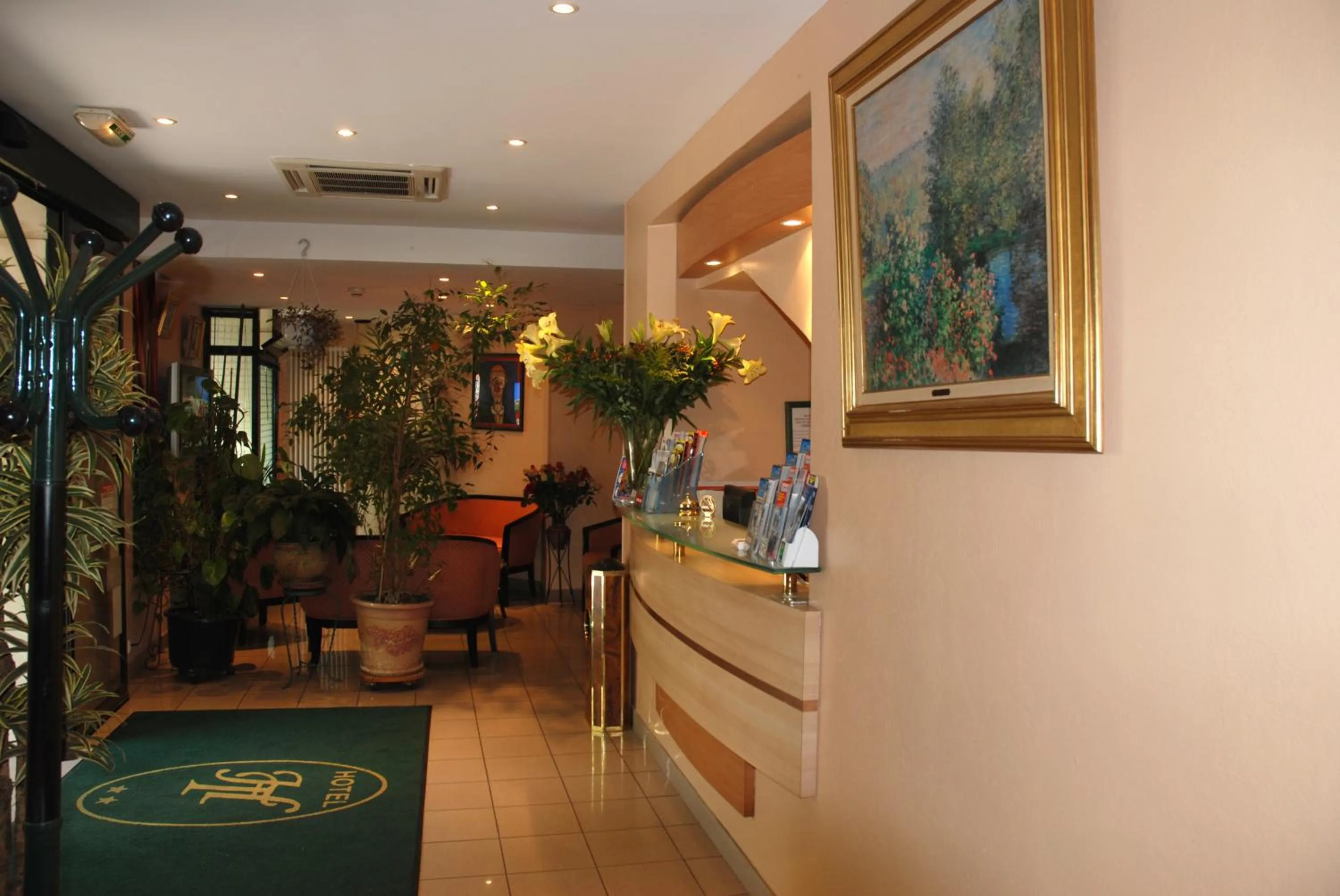Lobby or reception in Hôtel Transcontinental