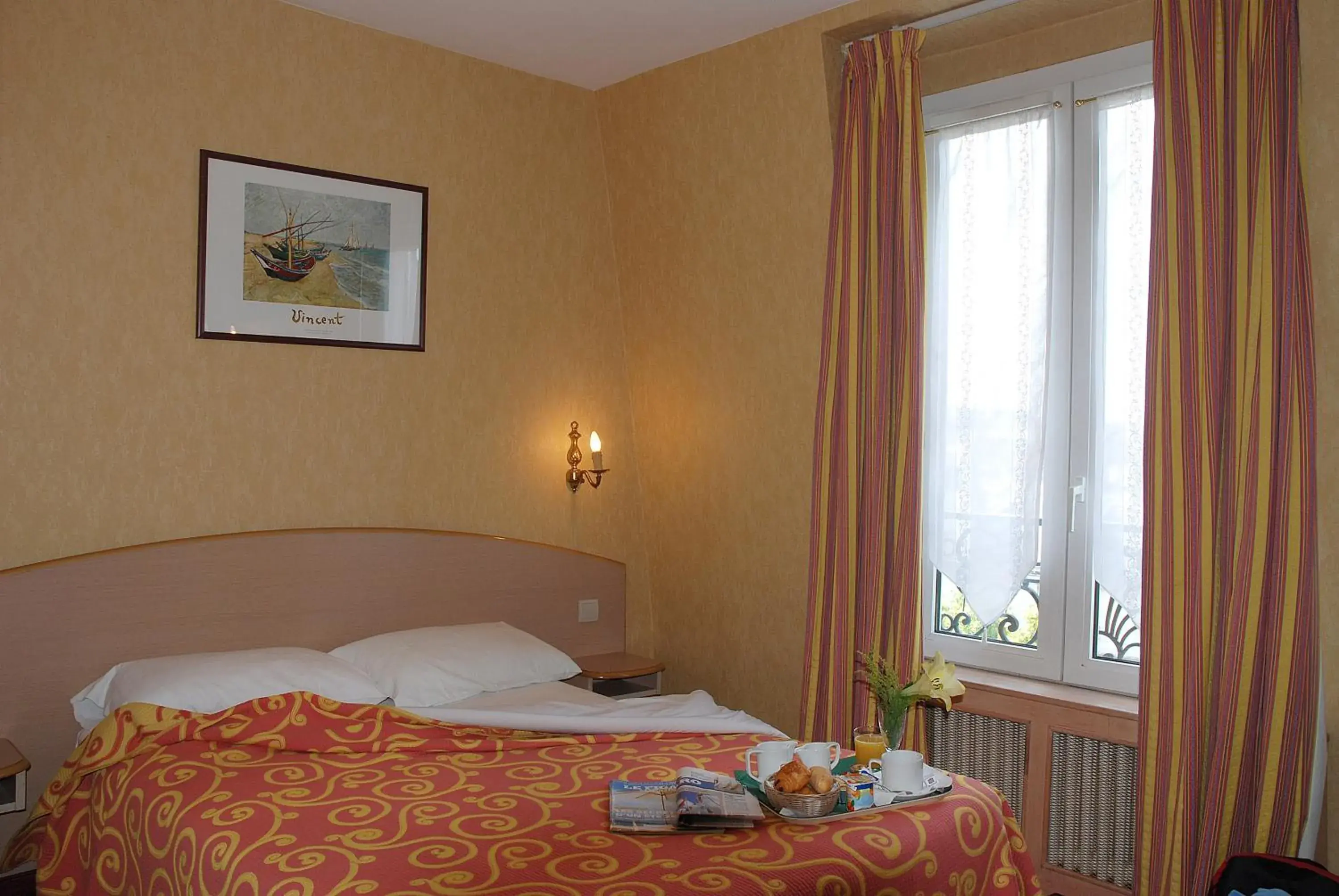 Two-Double Adjoining Rooms in Hôtel Transcontinental Two-Double Adjoining Rooms in Hôtel Transcontinental