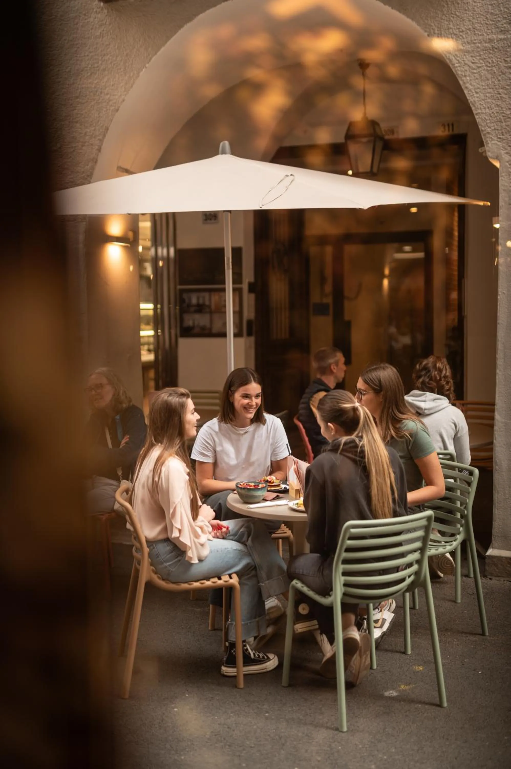 Restaurant/places to eat in Kuntino Suites