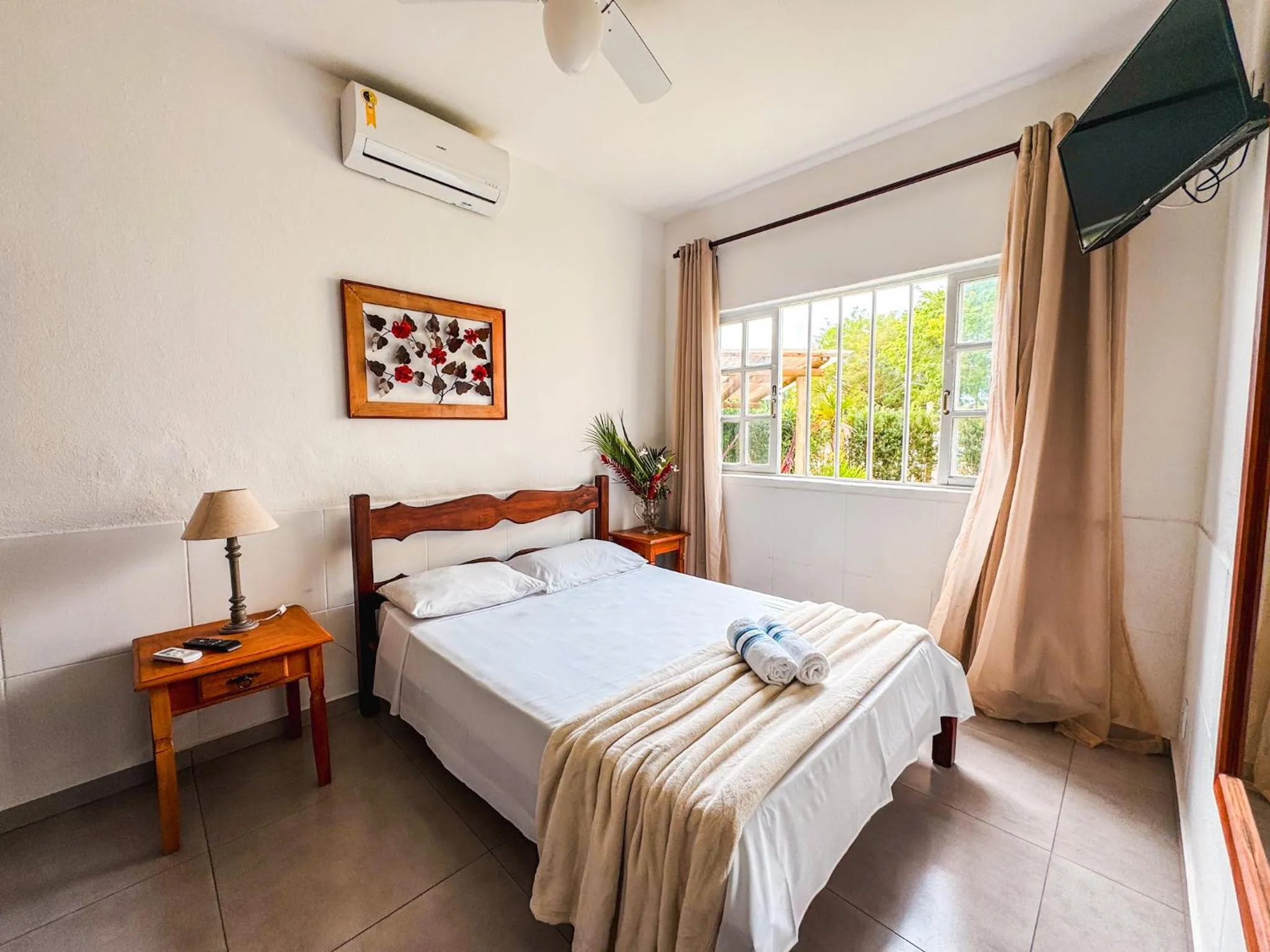 View (from property/room), Bed in Pousada Portal de Paraty- COM GERADOR DE ENERGIA