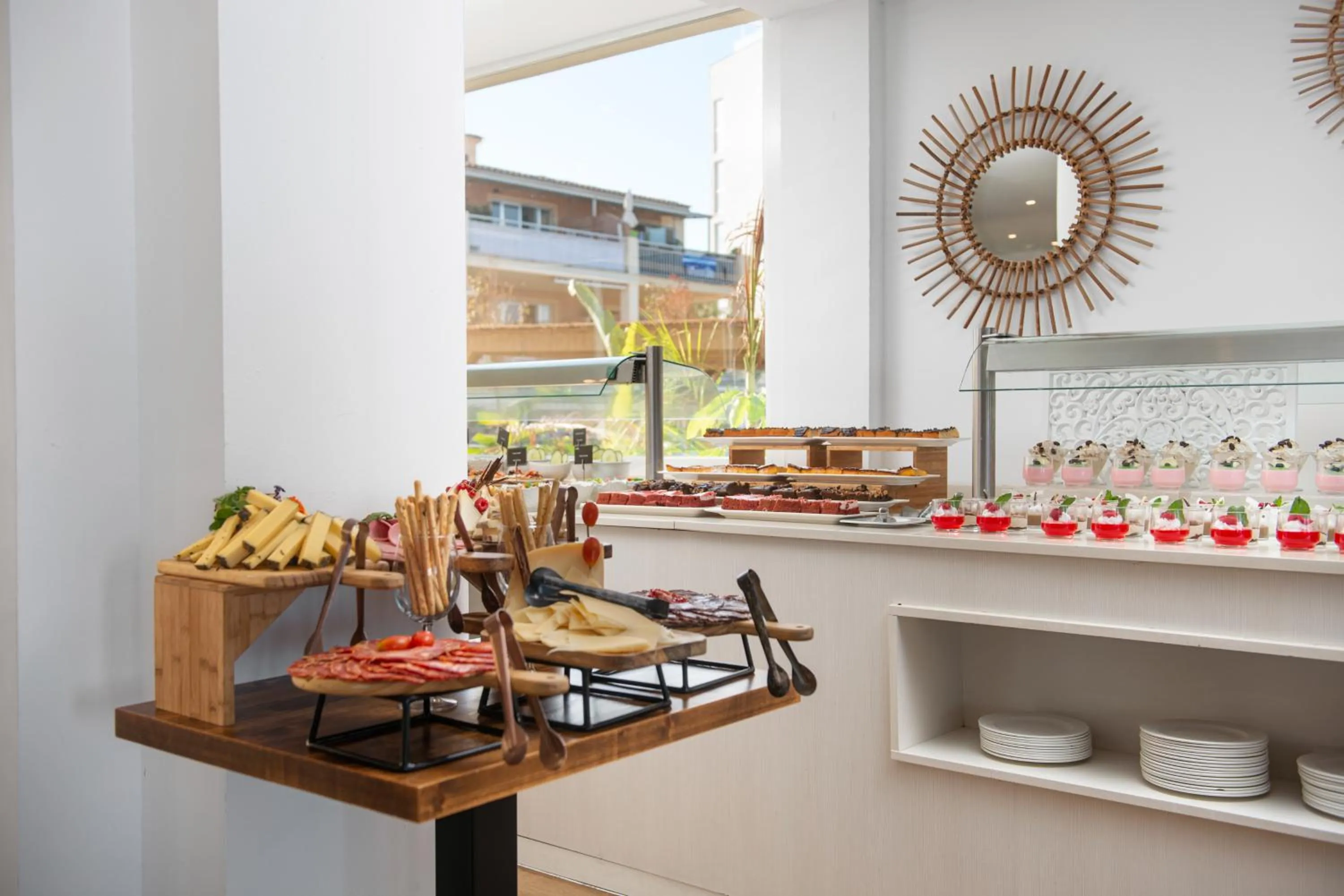 Food and drinks in Hotel Atolon