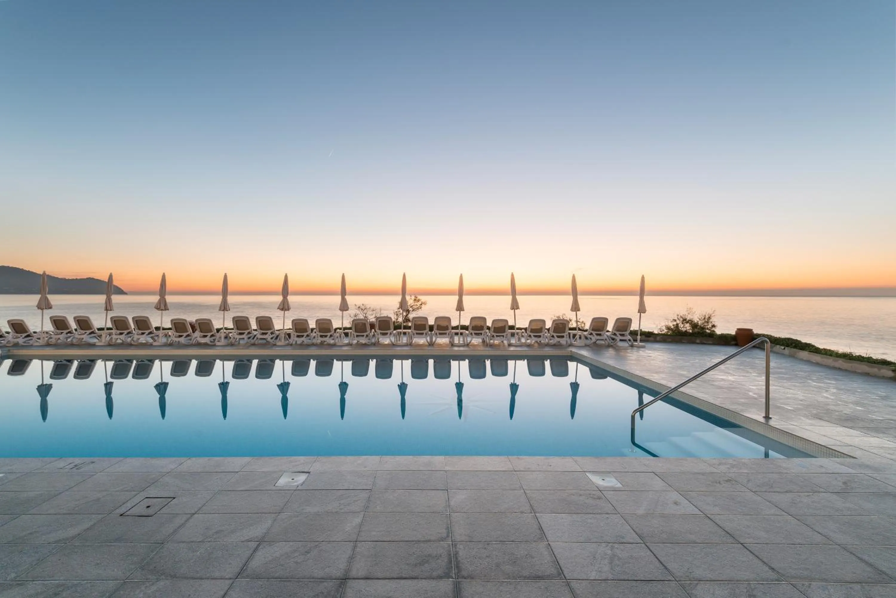 Swimming pool in Hotel Atolon