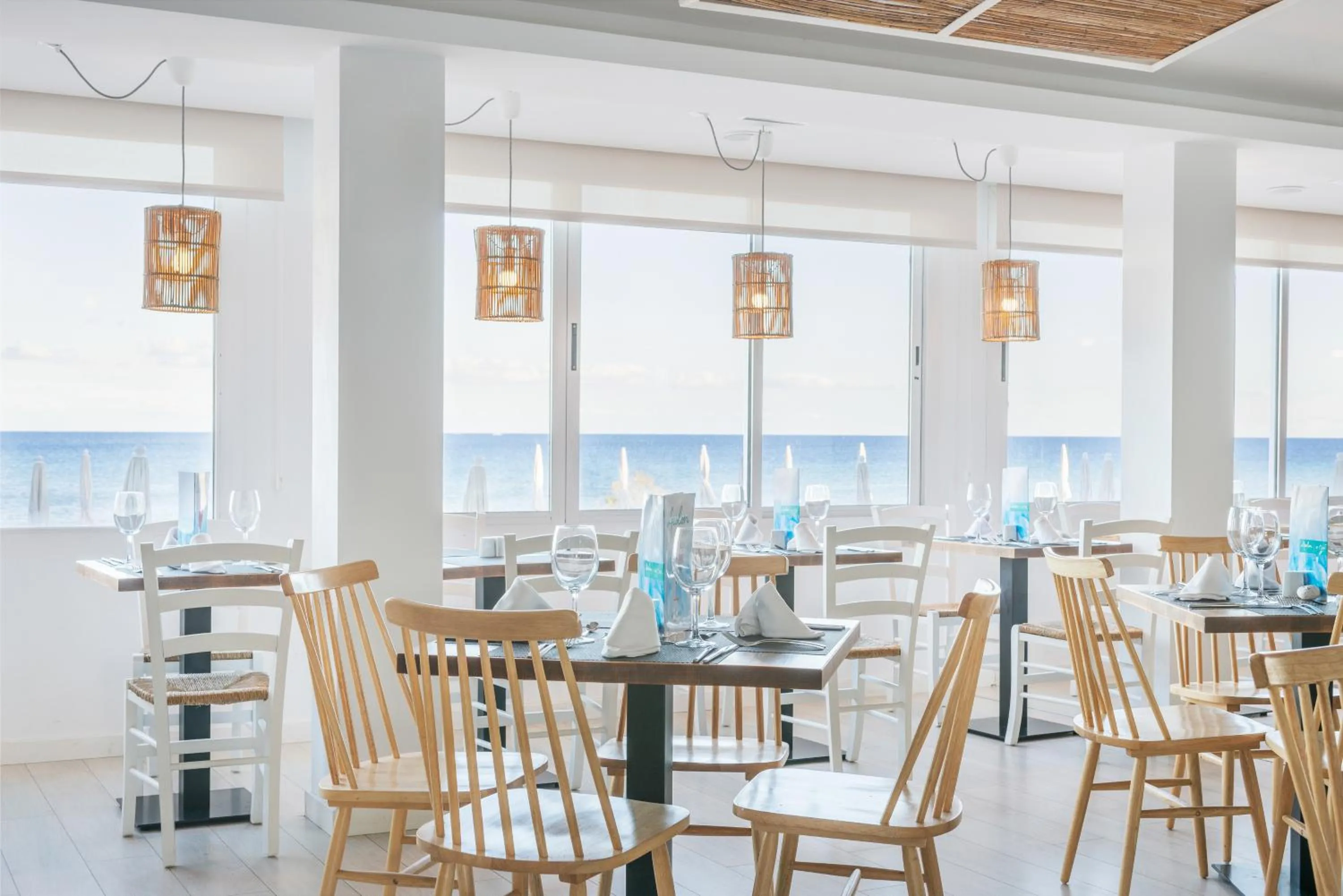 Restaurant/places to eat in Hotel Atolon