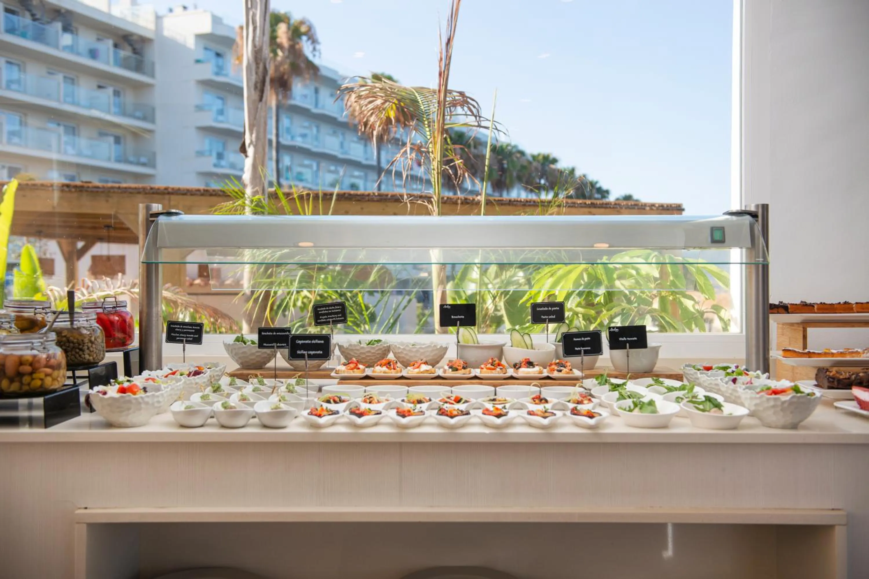 Food and drinks in Hotel Atolon