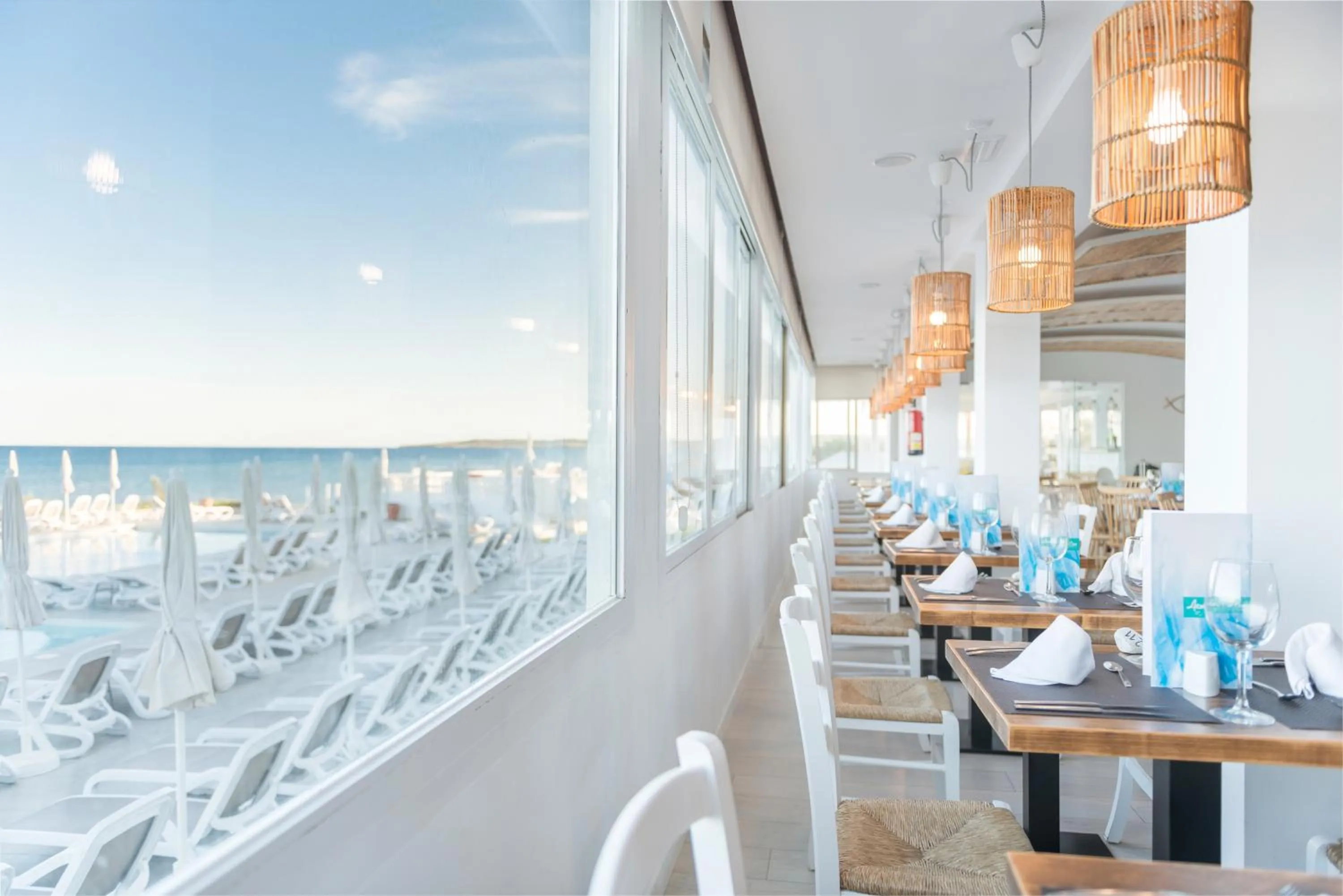 Restaurant/places to eat in Hotel Atolon