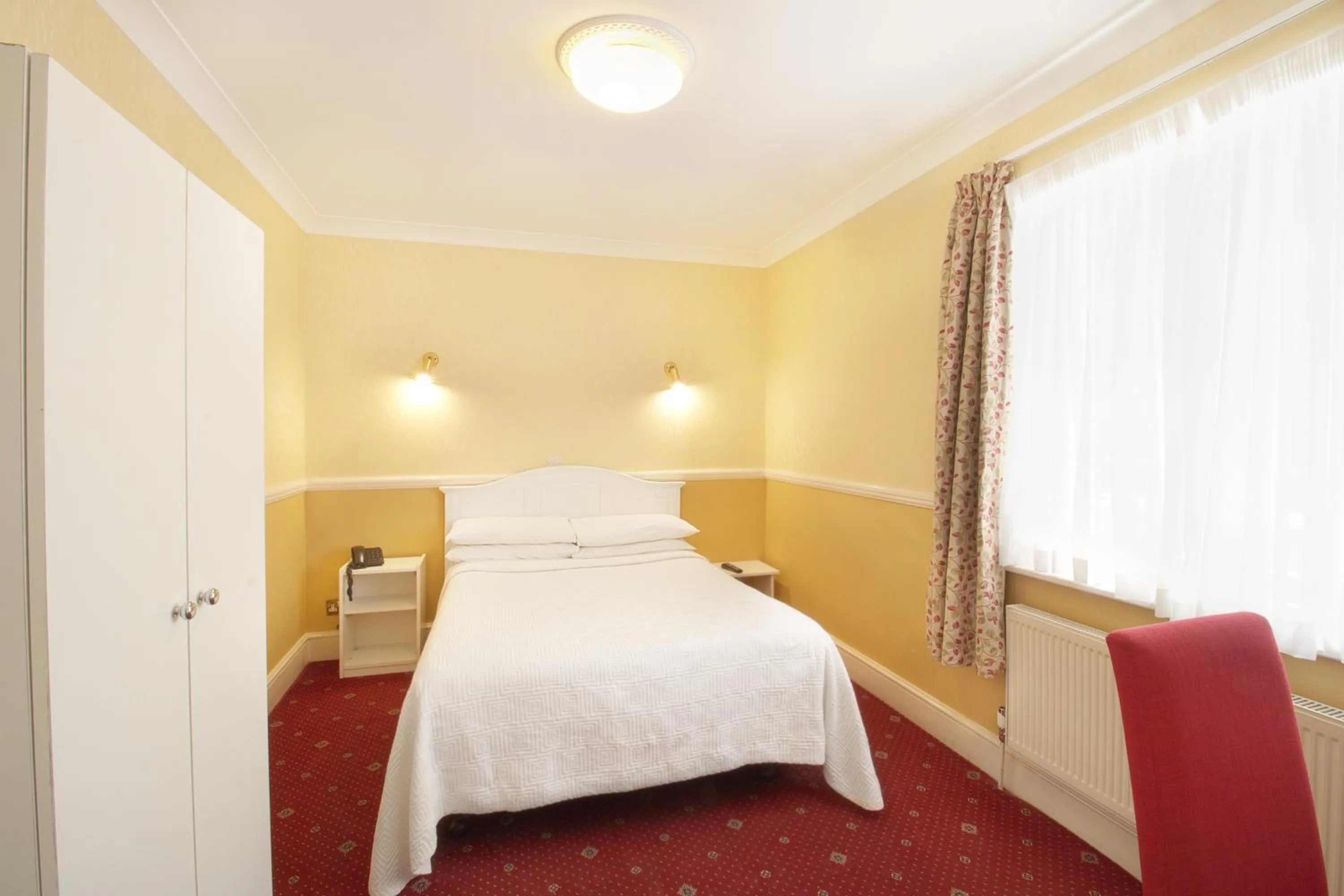 Bed in Balmoral House Hotel