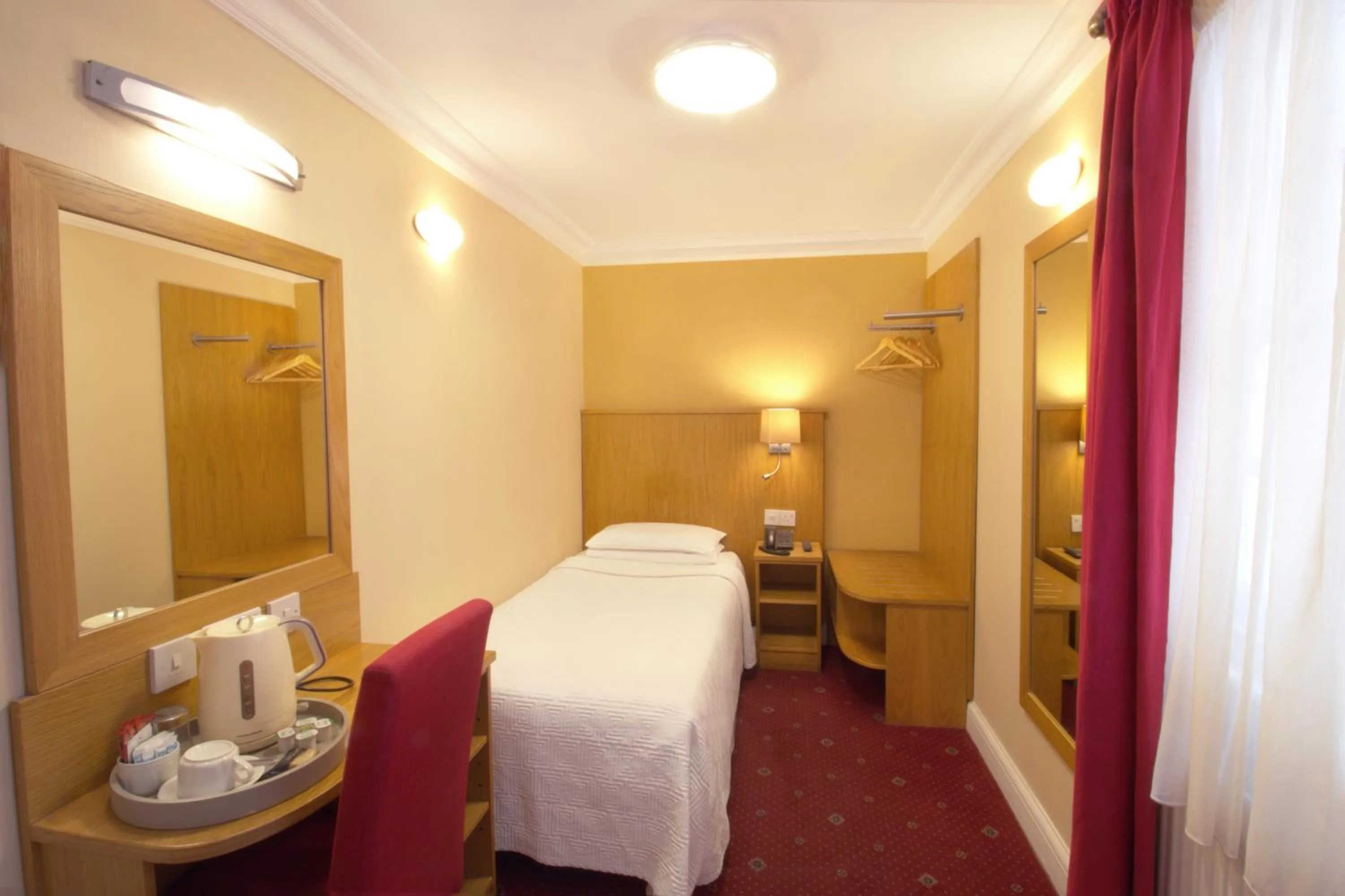 Bed in Balmoral House Hotel