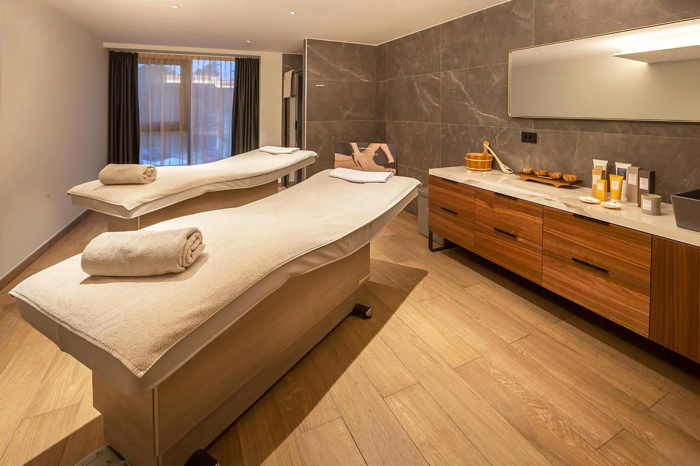 Massage, Bed in Luxury Hotel Riva