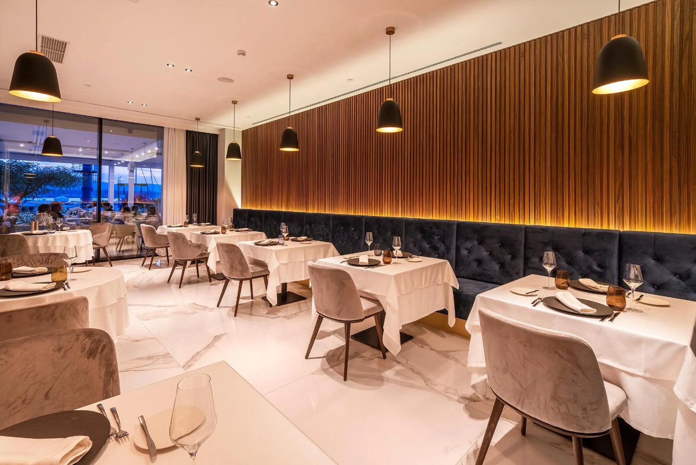 Restaurant/places to eat in Luxury Hotel Riva