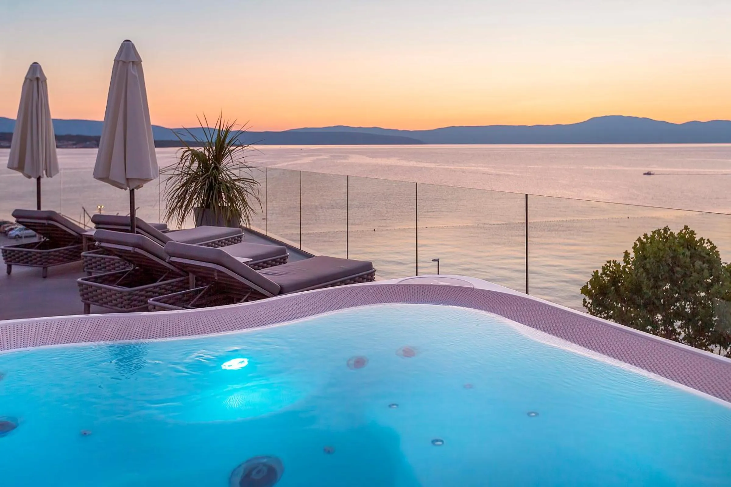 Hot Tub in Luxury Hotel Riva