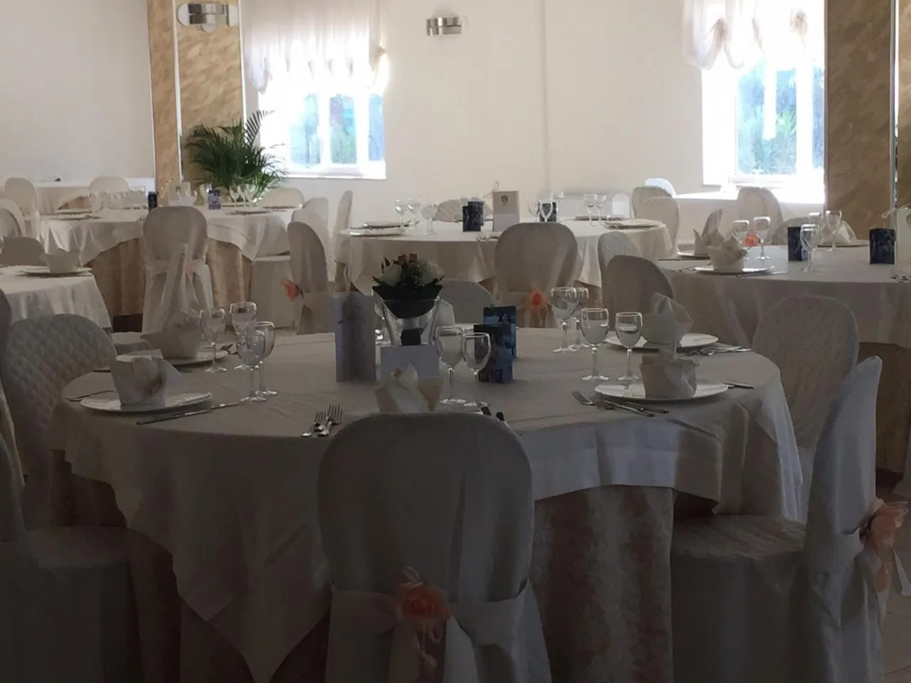 Restaurant/places to eat in Hotel The Queen