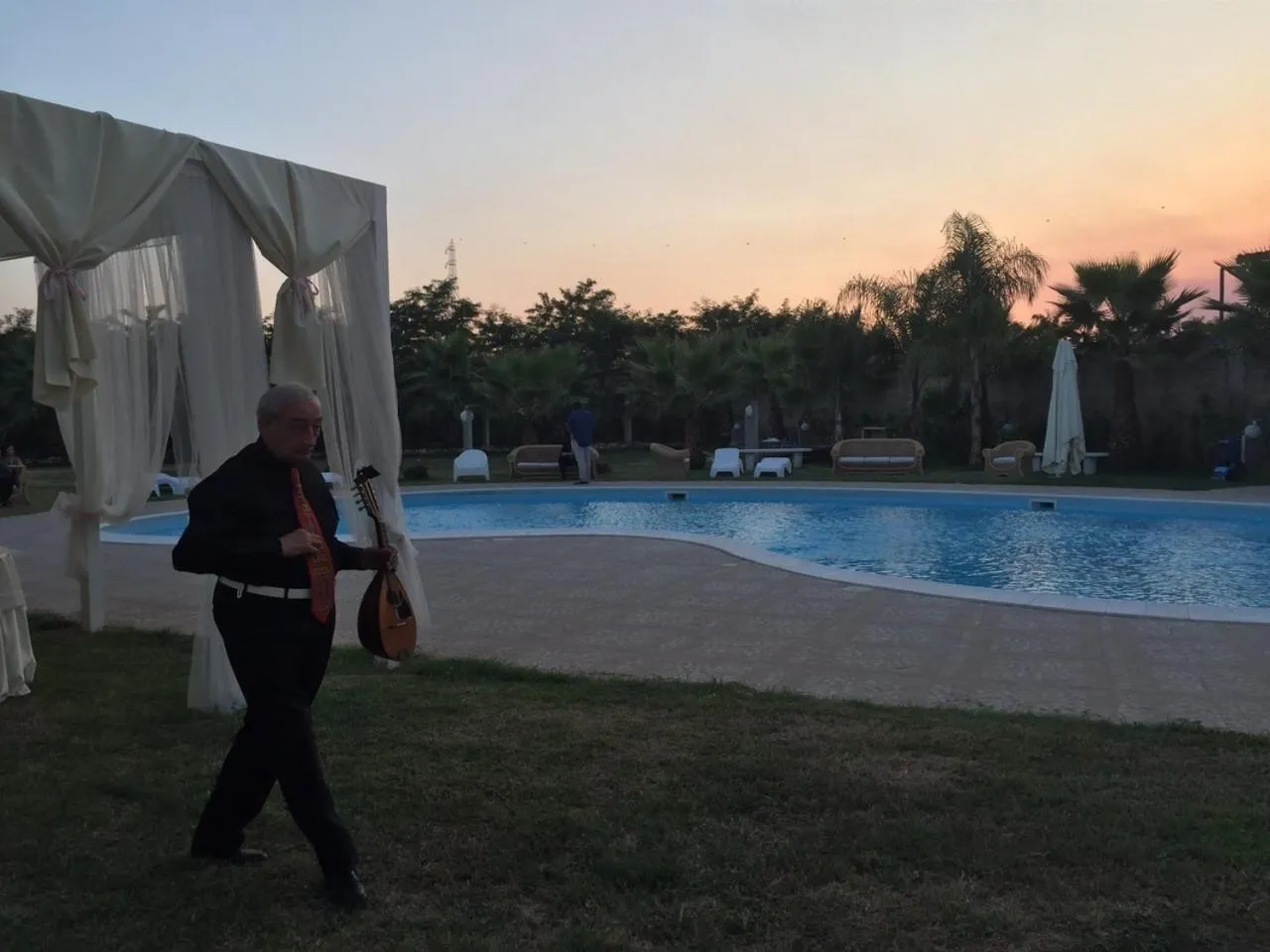 Swimming pool in Hotel The Queen