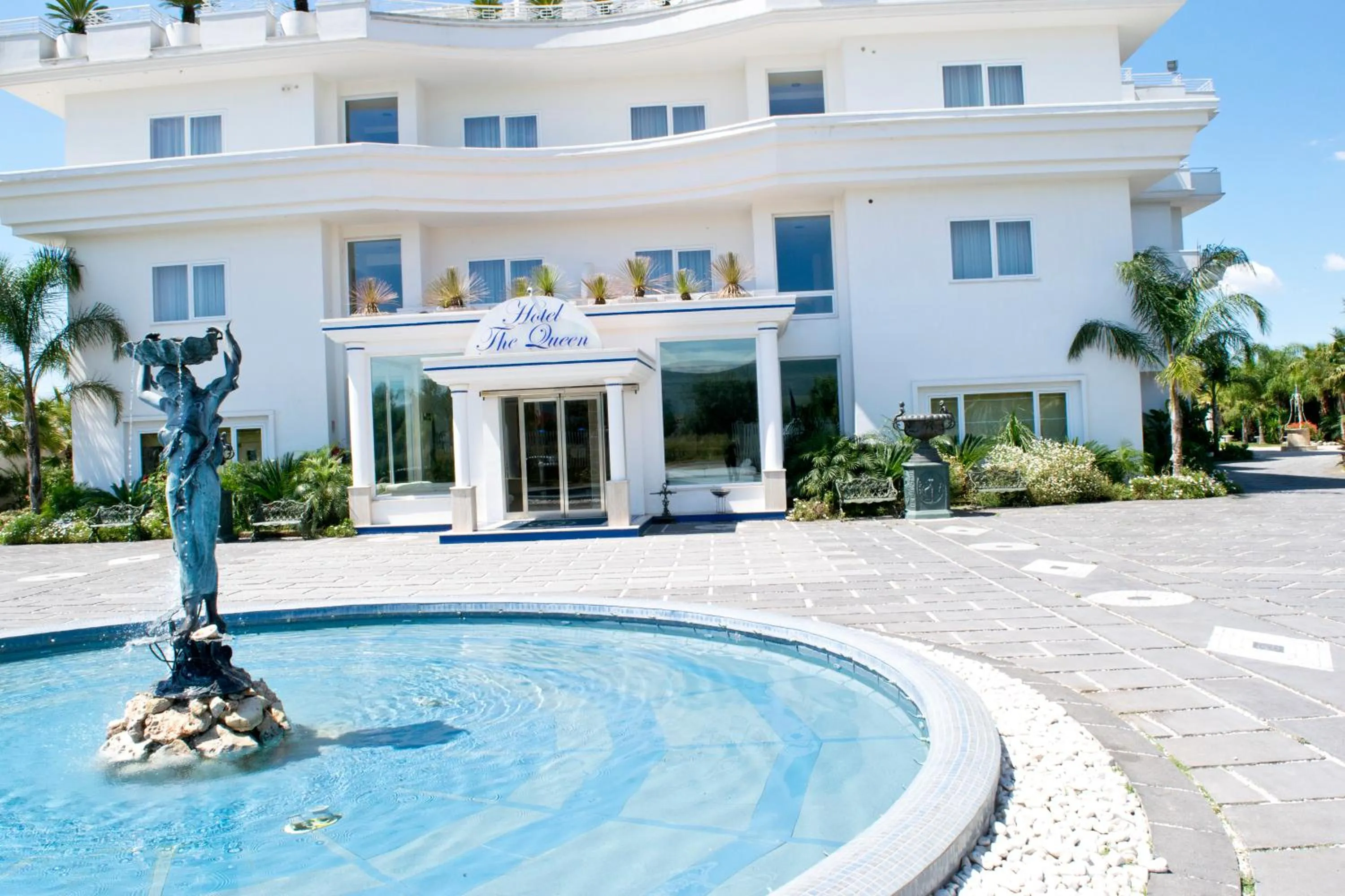 Facade/entrance in Hotel The Queen