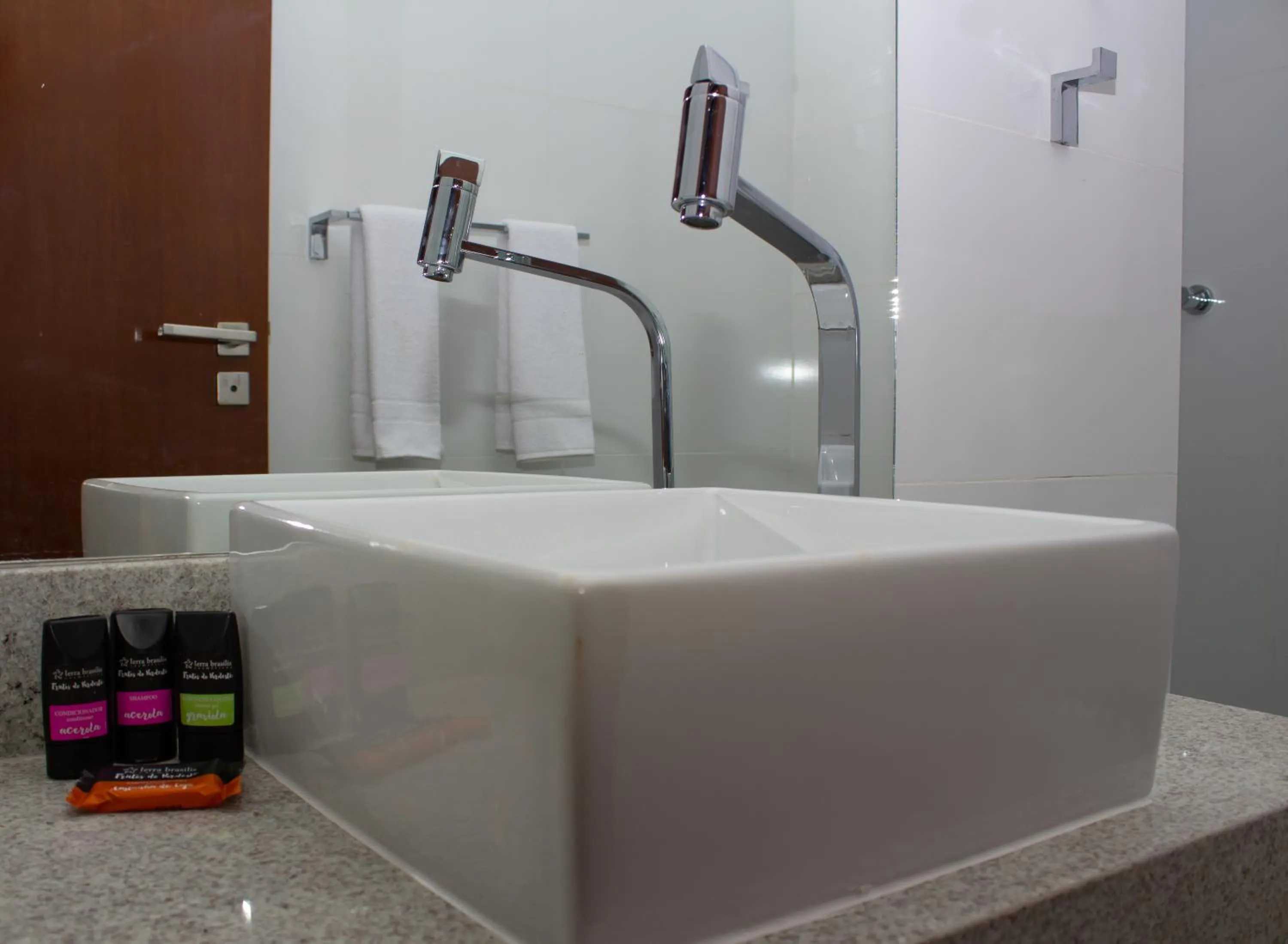 Bathroom in Apart-Hotel Bella Vida Suítes e Apartamentos