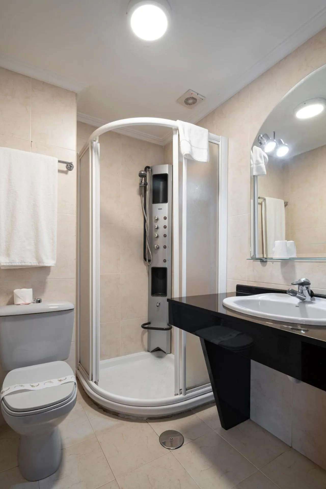 Bathroom in Hotel Alda Santa Cristina