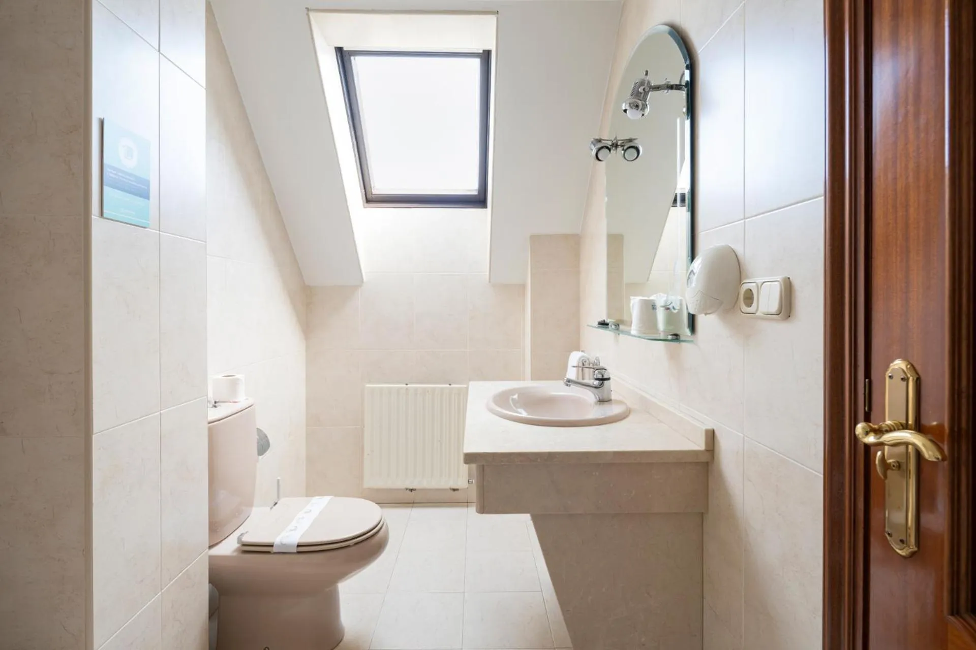 Toilet in Hotel Alda Santa Cristina