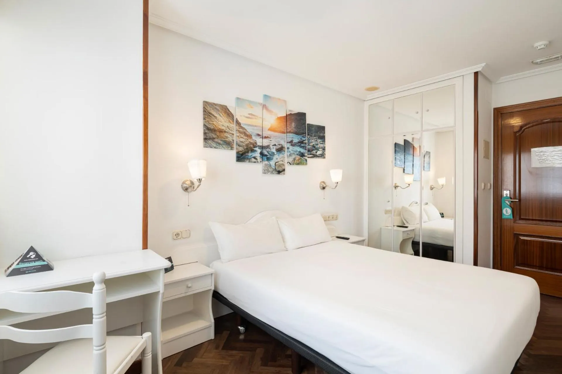 Bedroom, Bed in Hotel Alda Santa Cristina