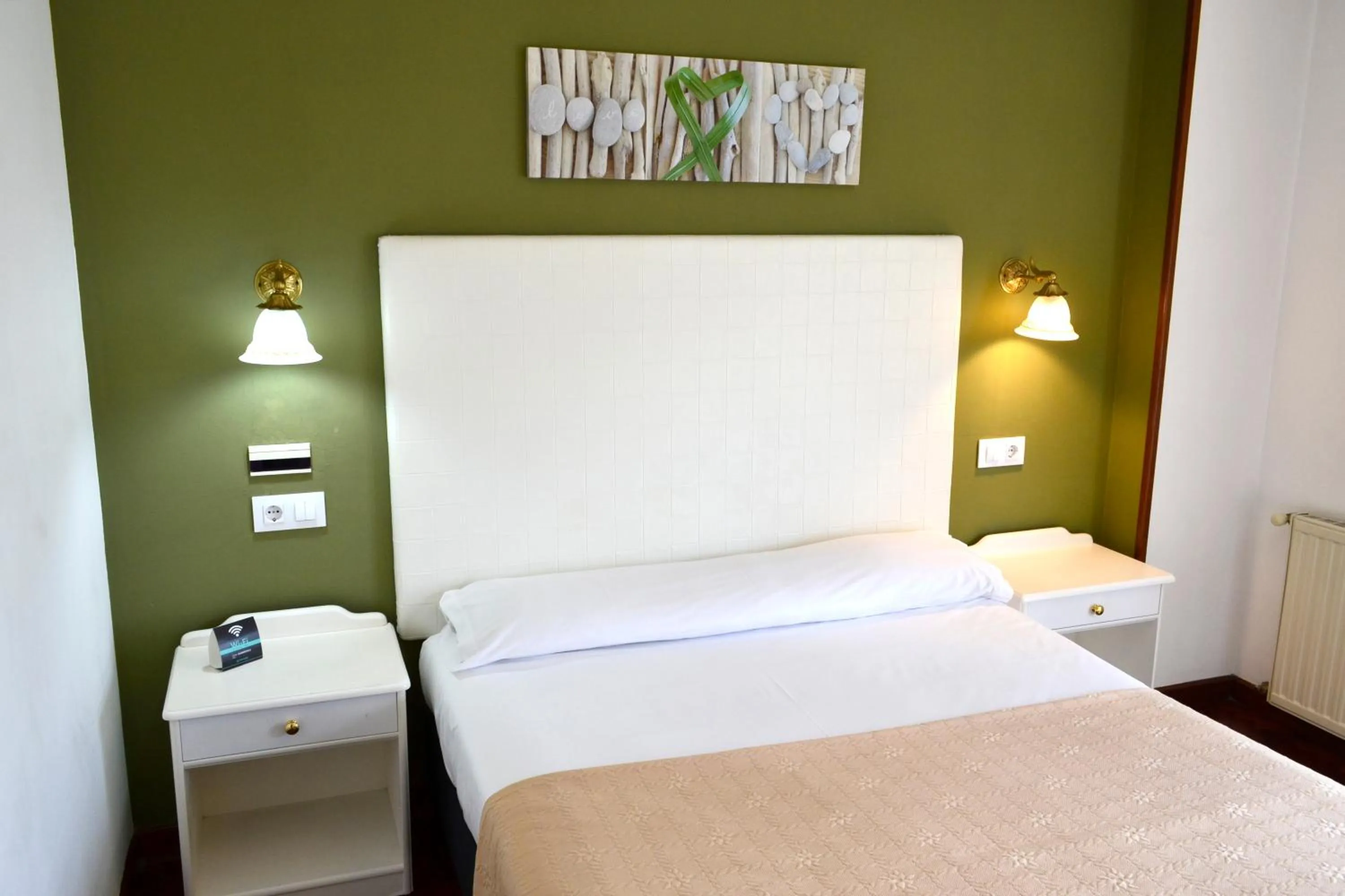 Bed in Hotel Alda Santa Cristina