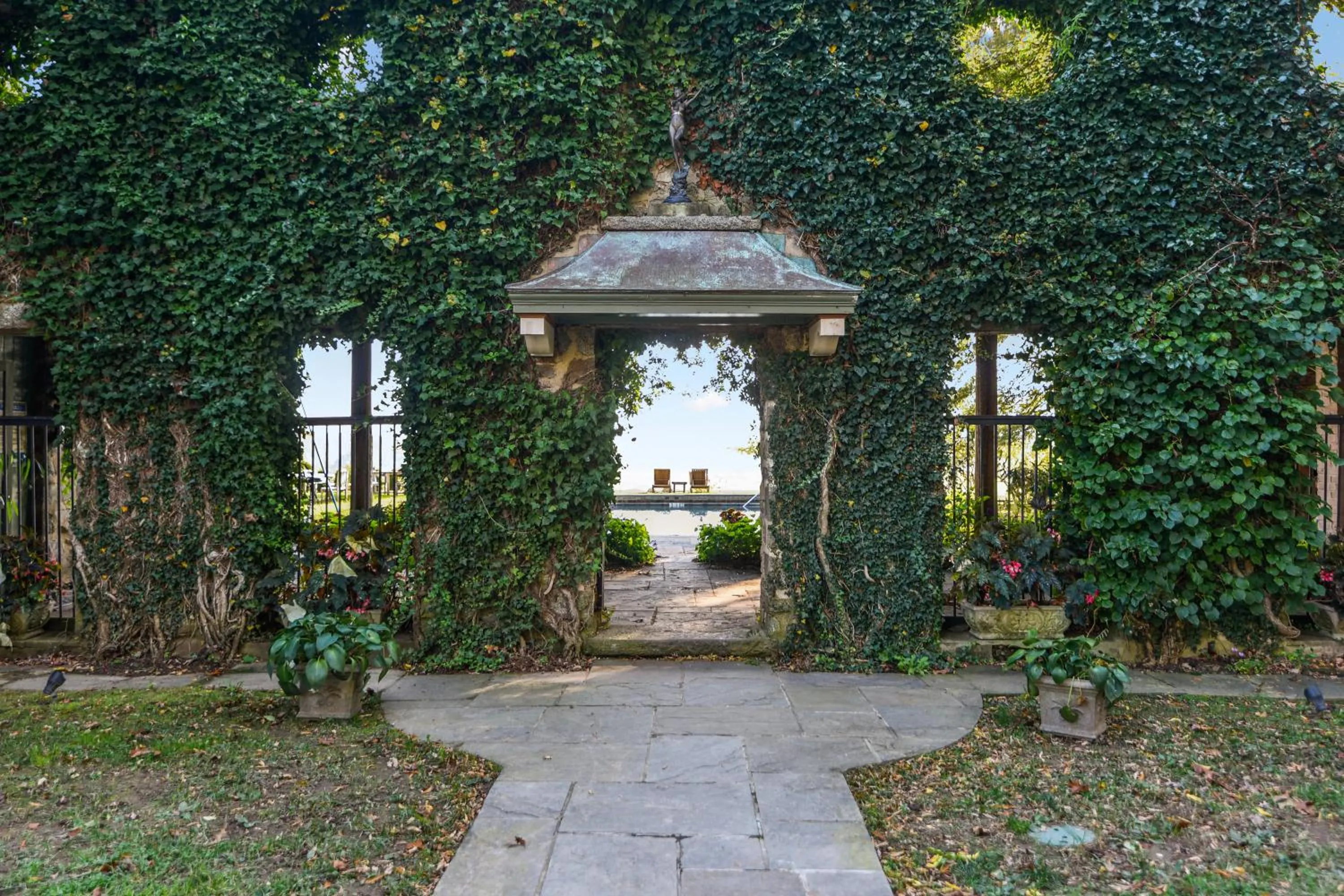 Pool view in Goodstone Inn & Restaurant