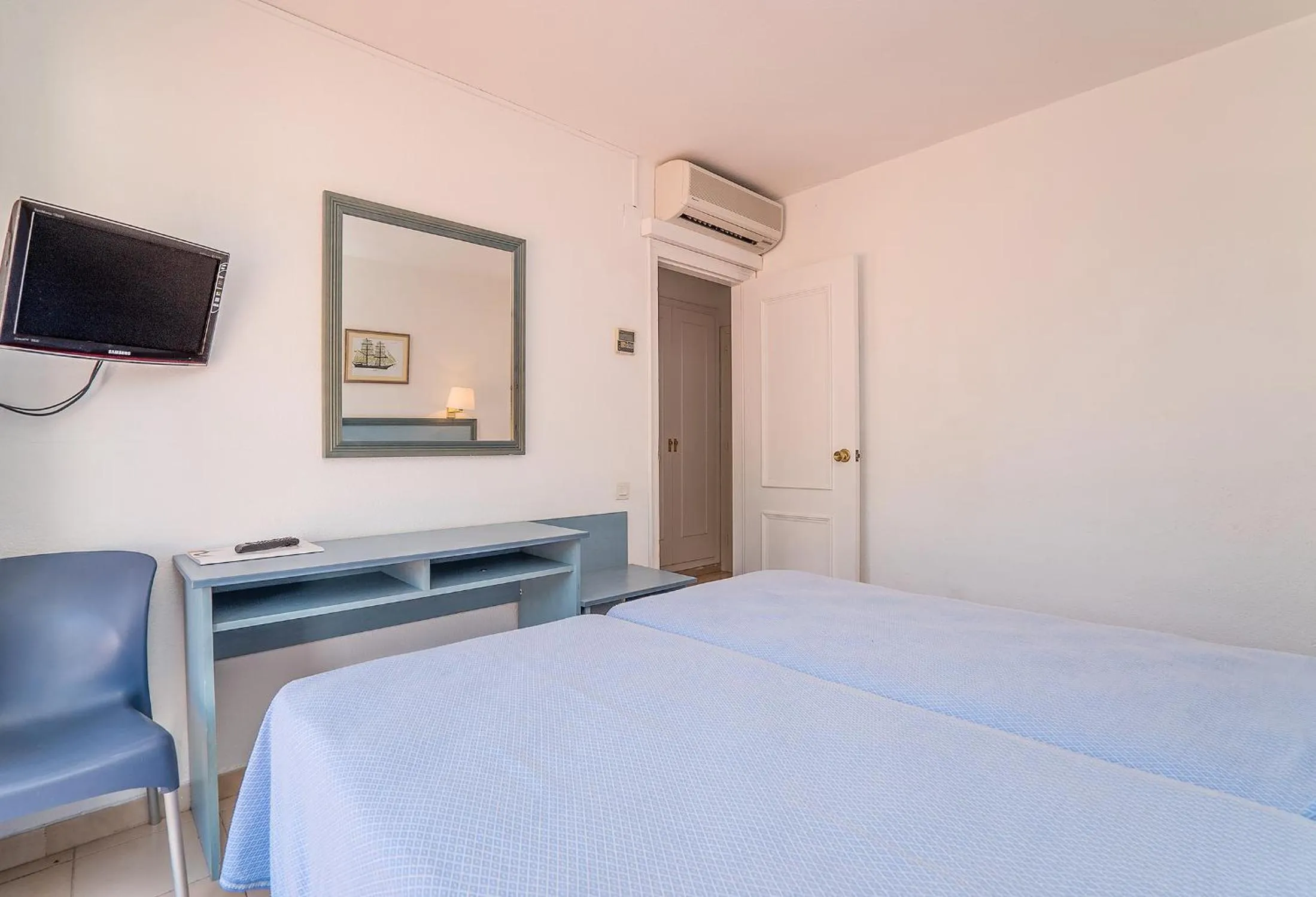 Photo of the whole room in Hotel Platja d'Aro