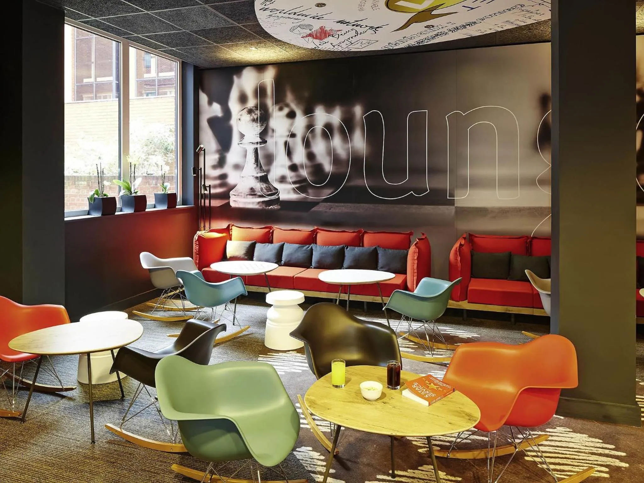 Lounge or bar in ibis Reading Centre