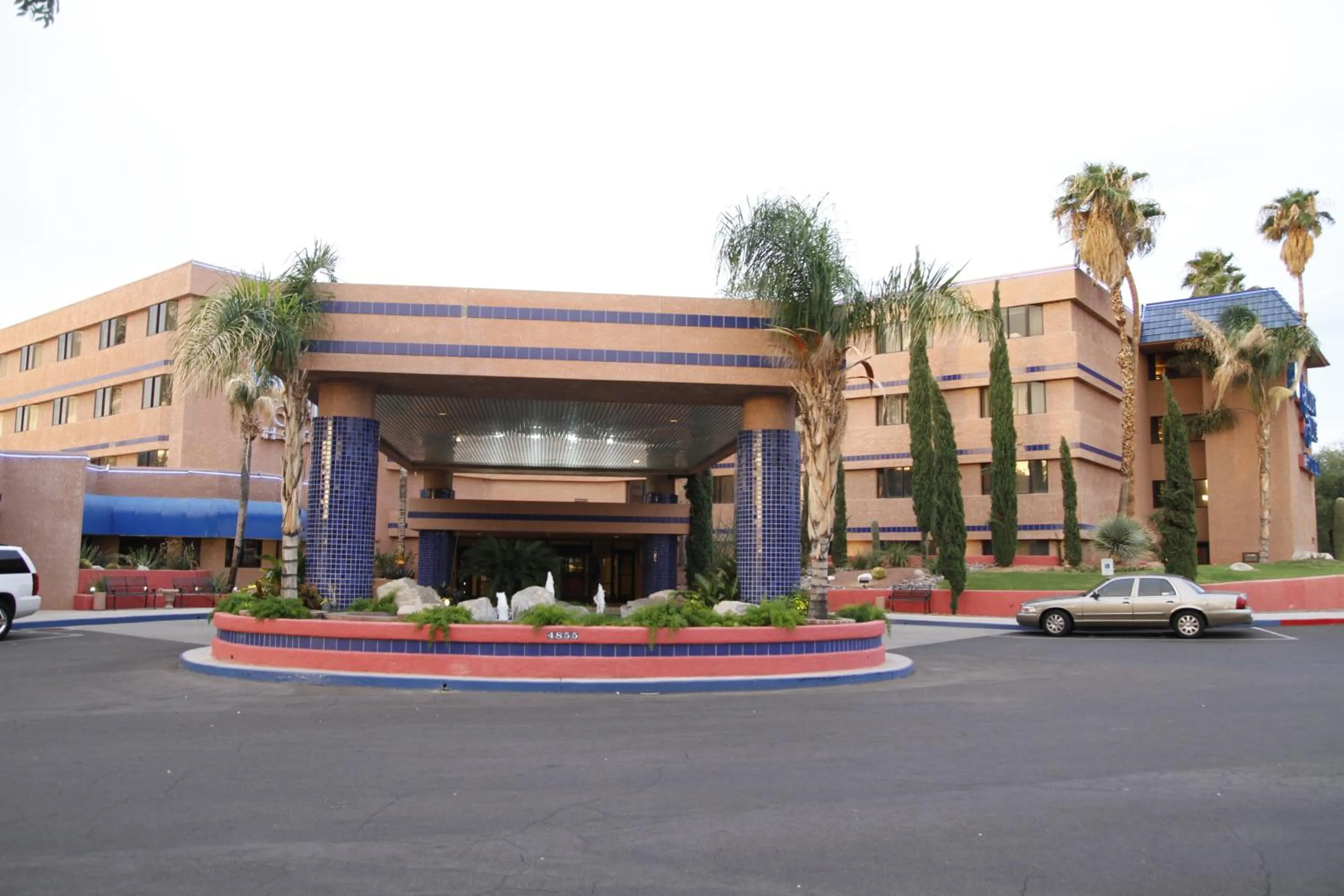 Facade/entrance in Ramada by Wyndham Viscount Suites Tucson East